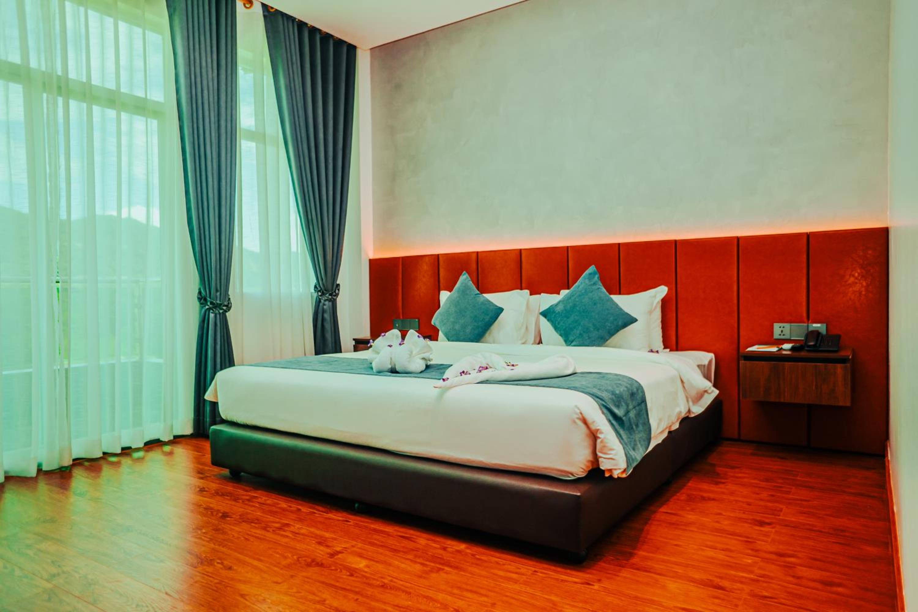 Deluxe Double Room (2 Adults + 1 Child) photo 1