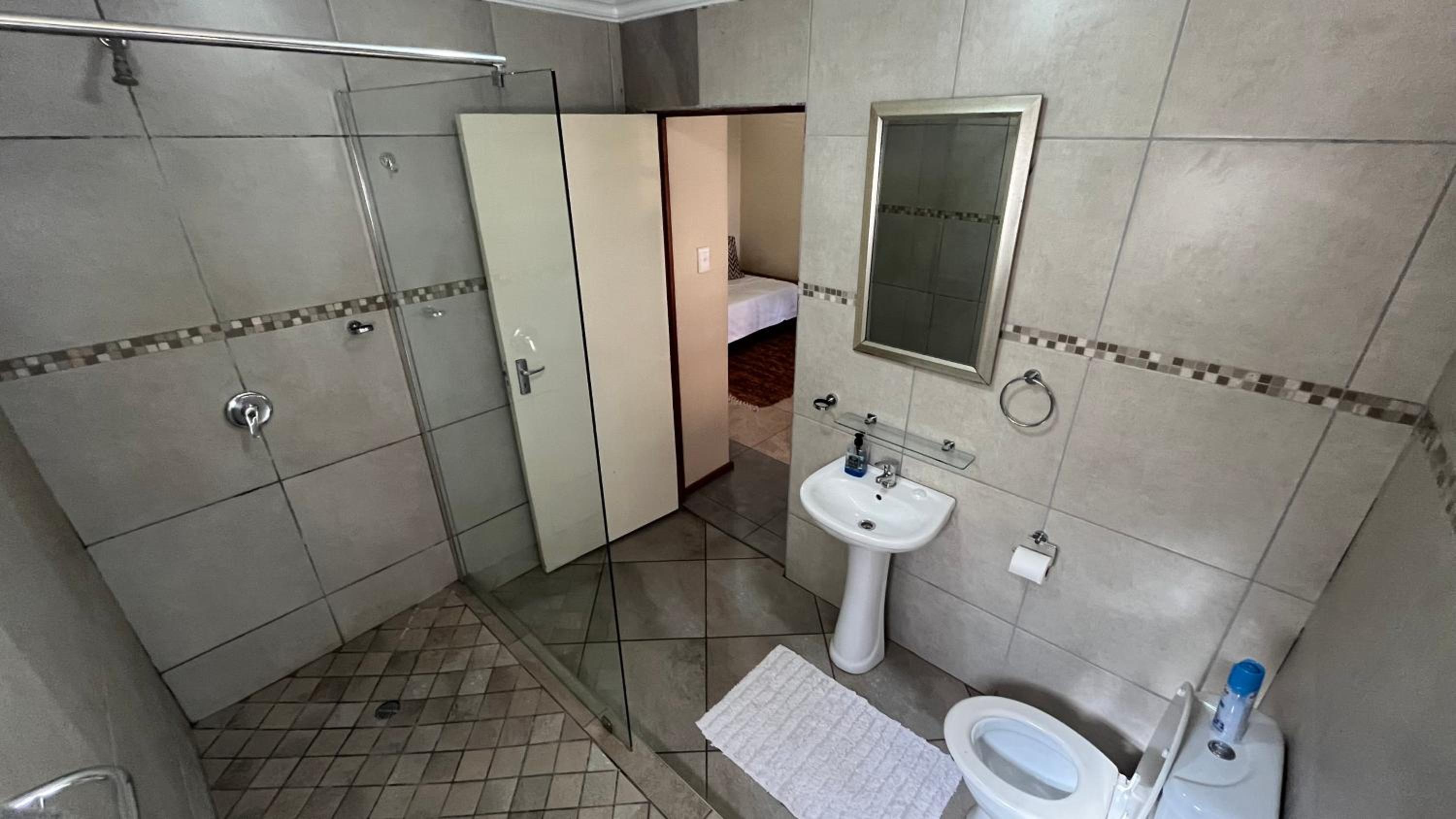 Standard Double Room - Photo 7