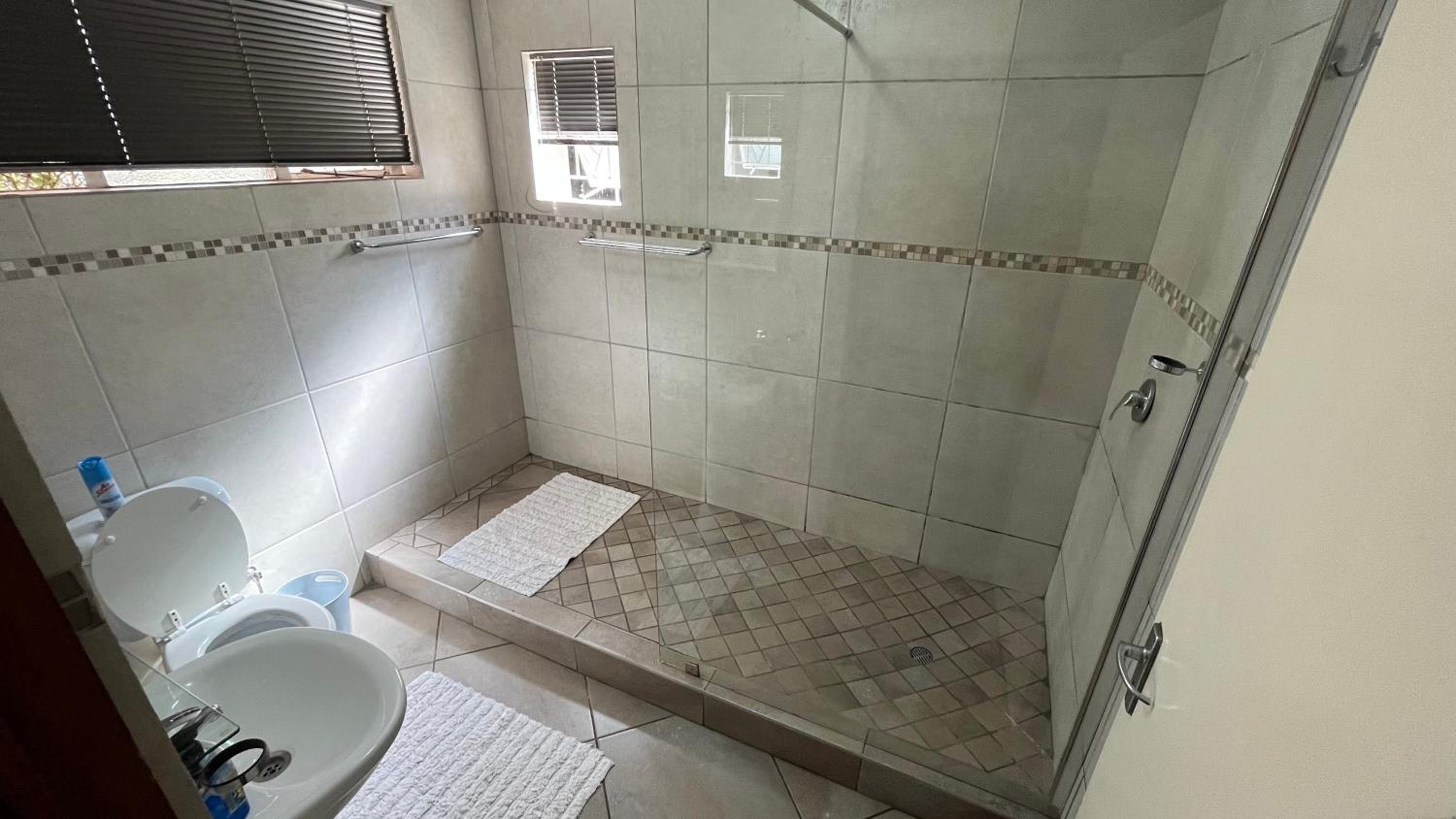 Standard Double Room - Photo 9