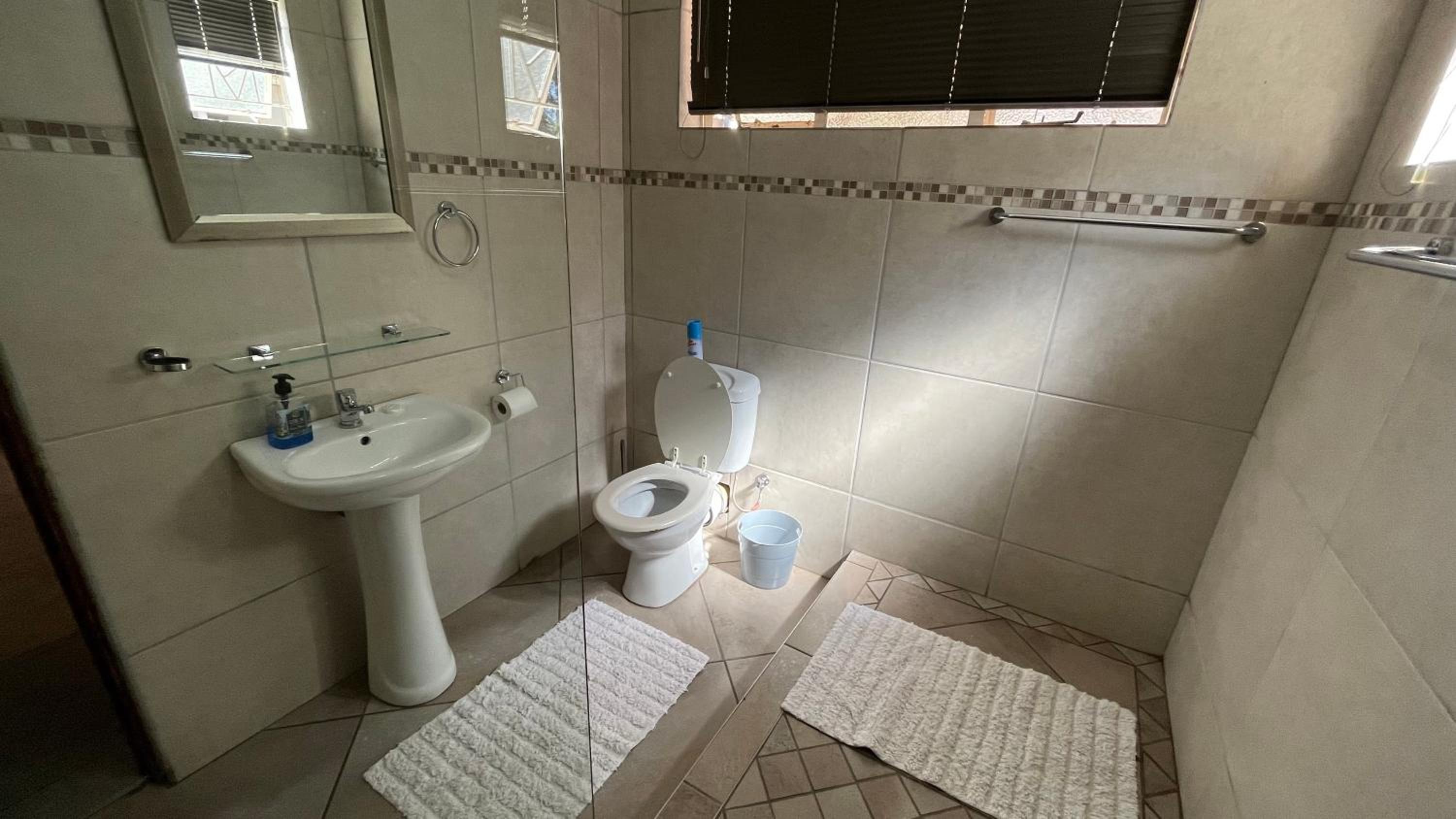 Standard Double Room - Photo 8