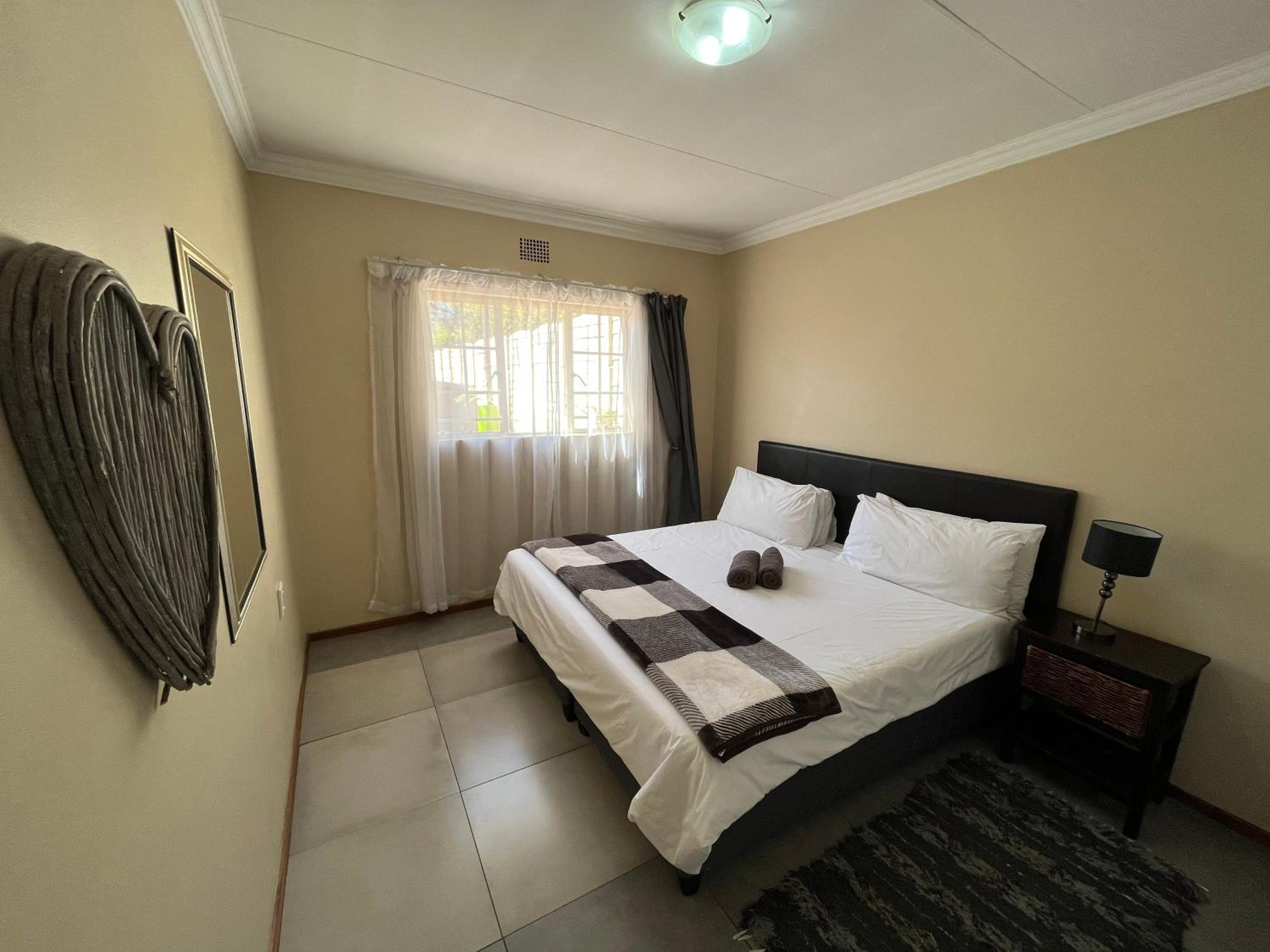 Standard Double Room - Photo 10