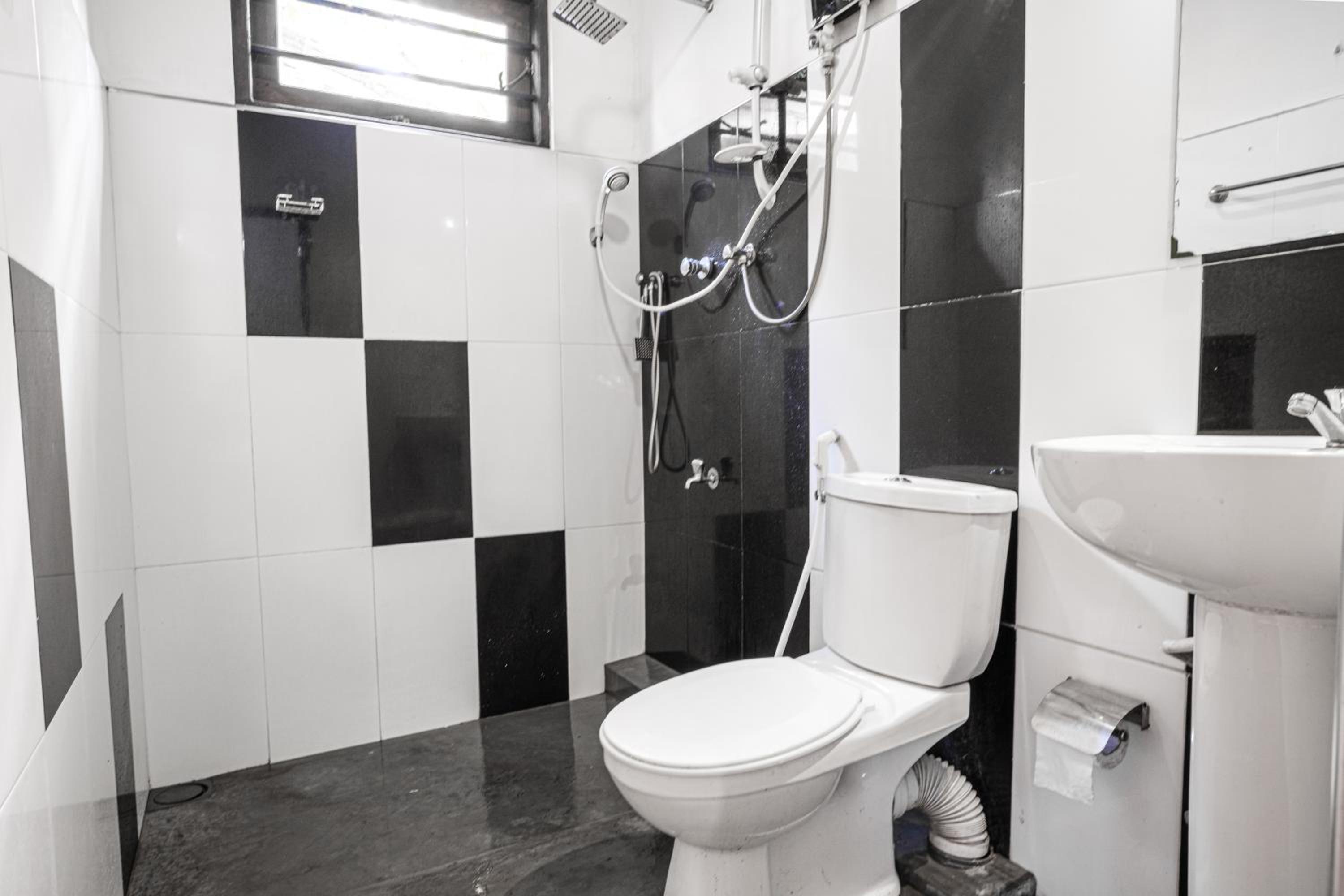 Double Room With Private Bathroom photo 2