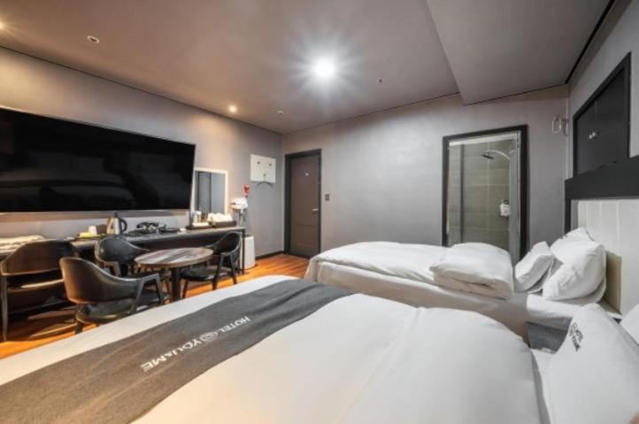 Double Room with Extra Bed photo 1