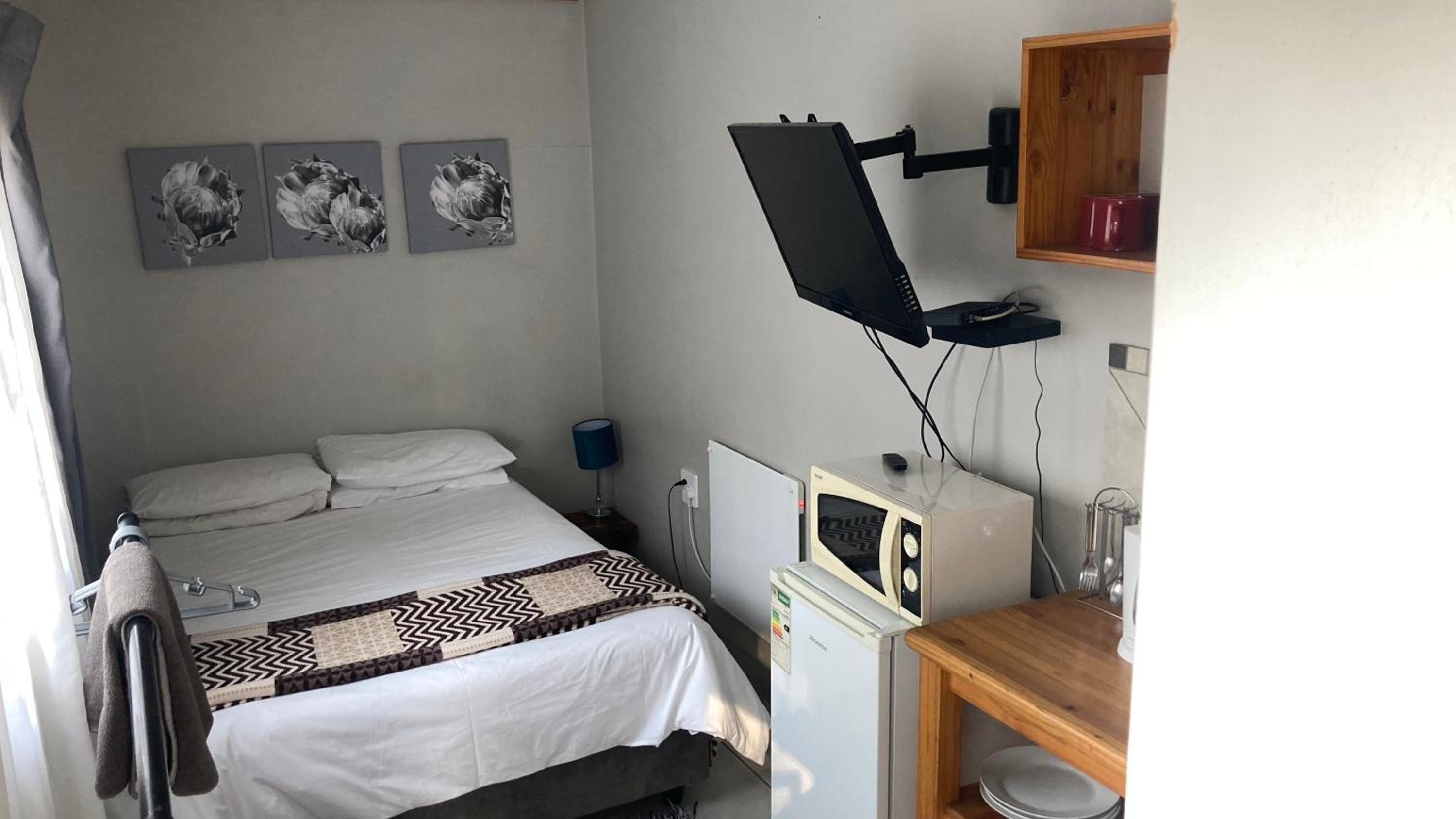 Budget Double Room - Photo 1