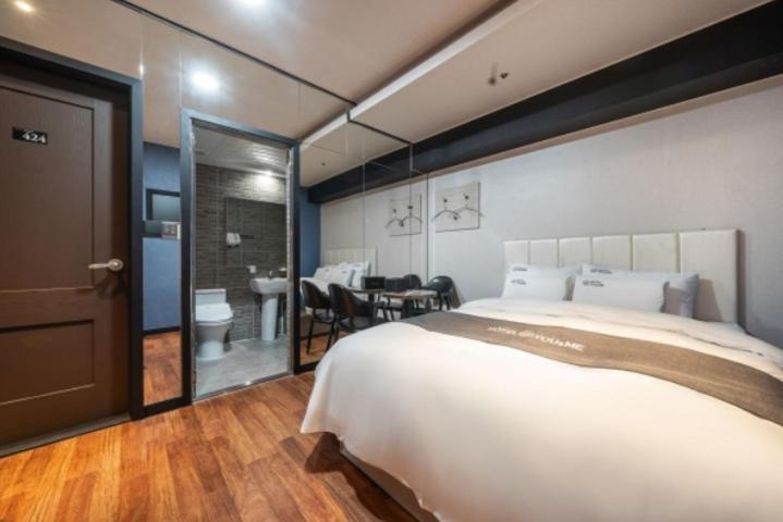 Large Double Room photo 2