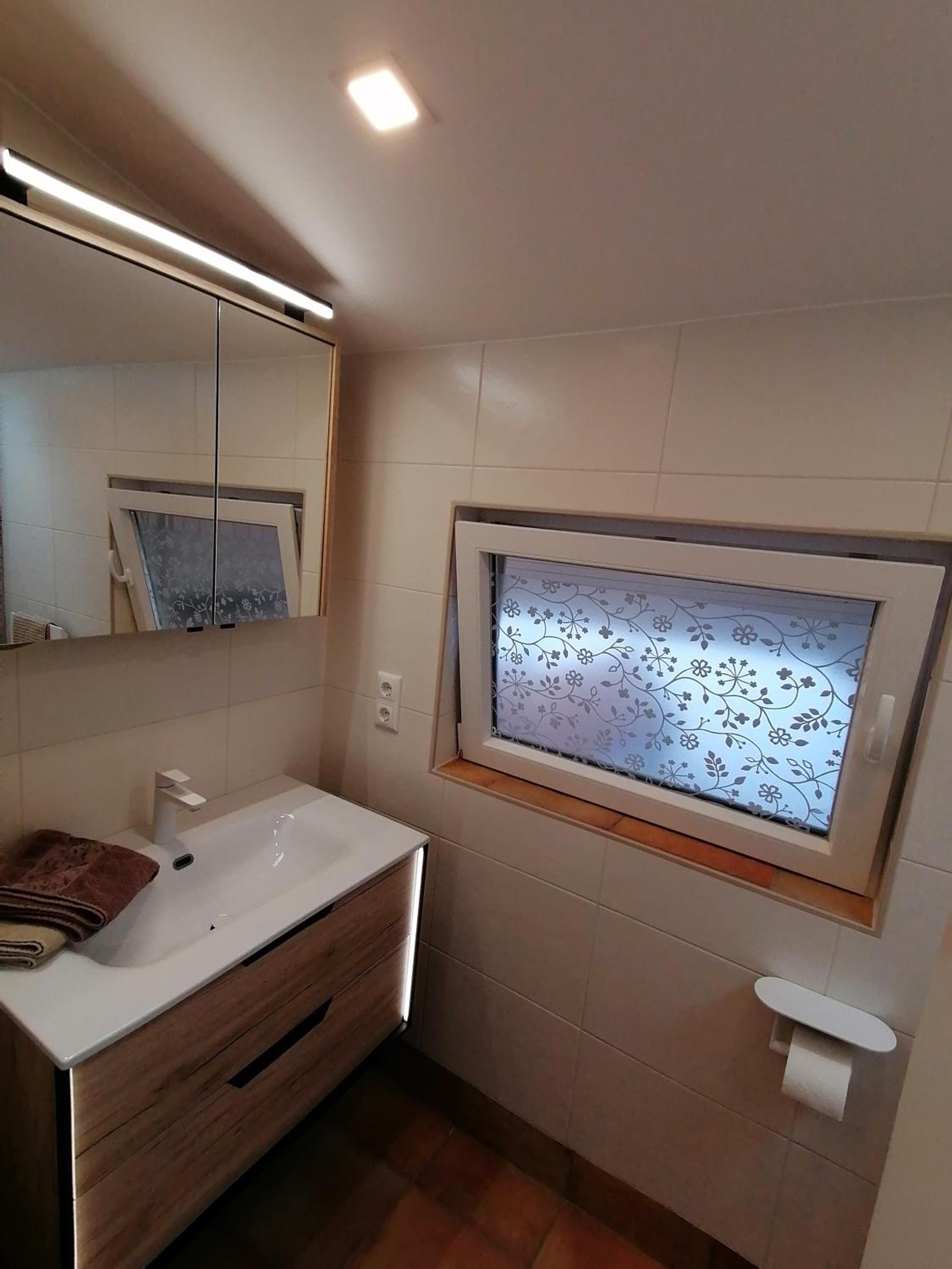Apartment with Mountain View - Photo 8