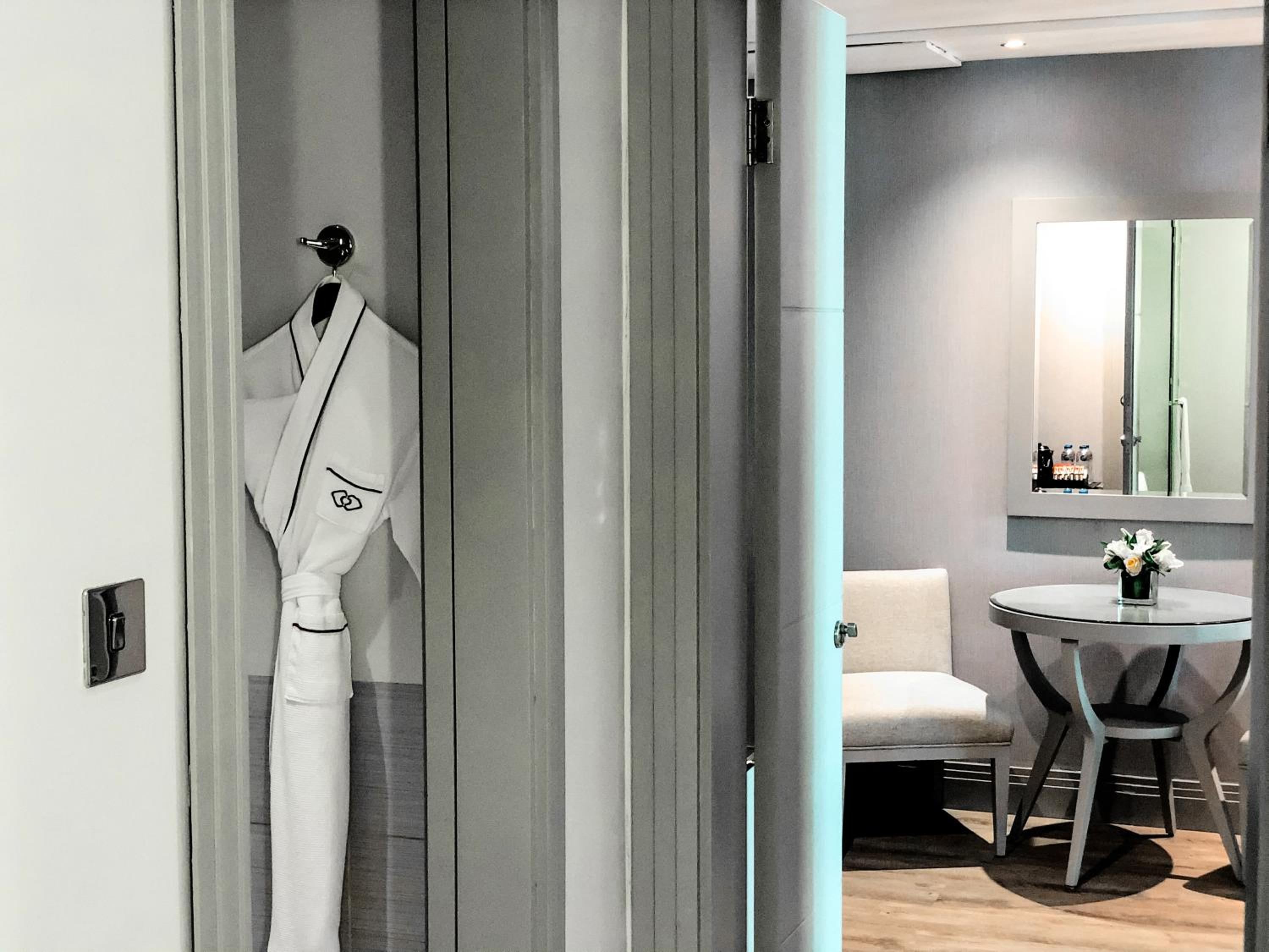 Prestige King Suite with Sea view - Photo 13