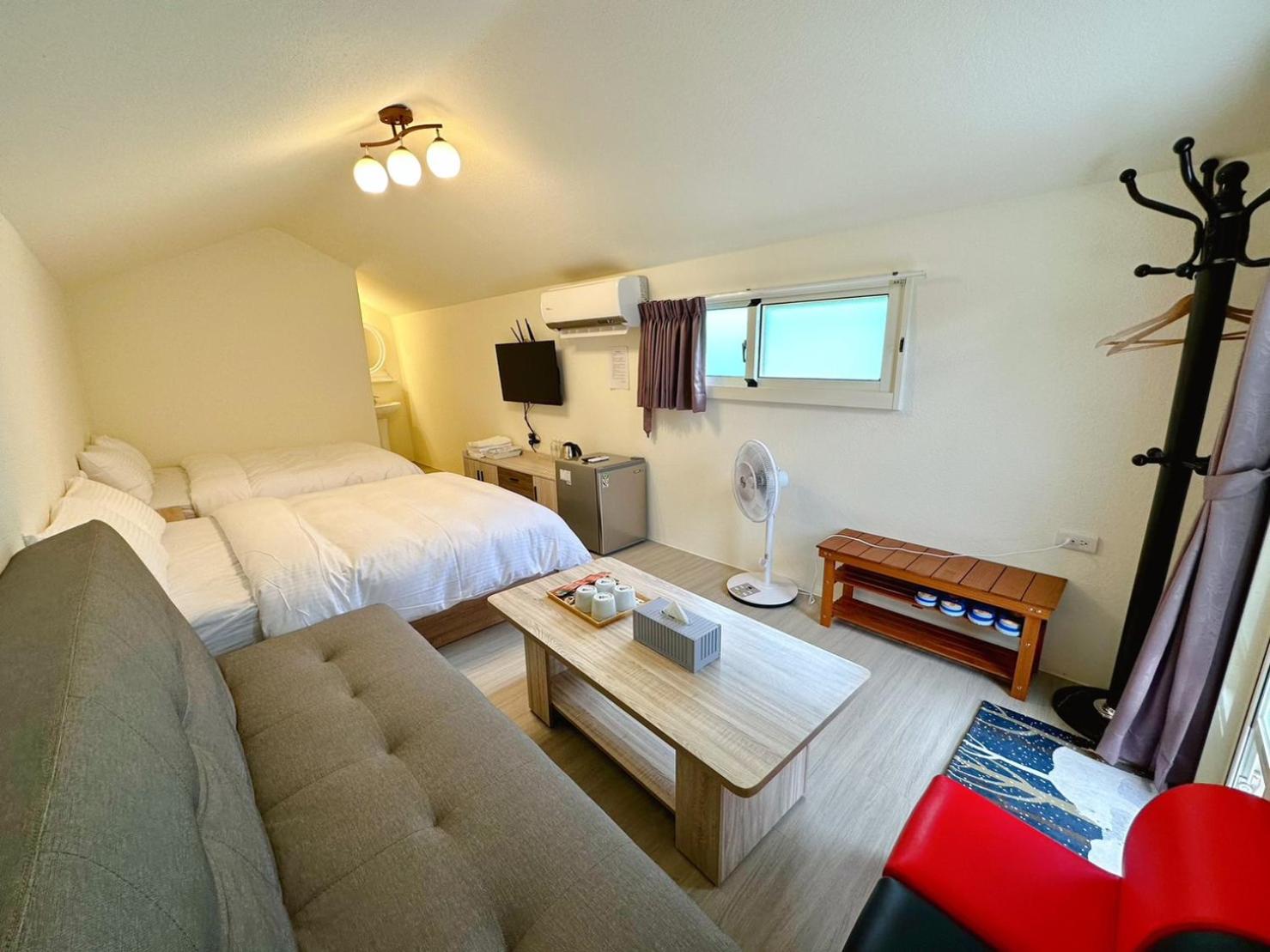 Quadruple Room with Private Bathroom photo 1