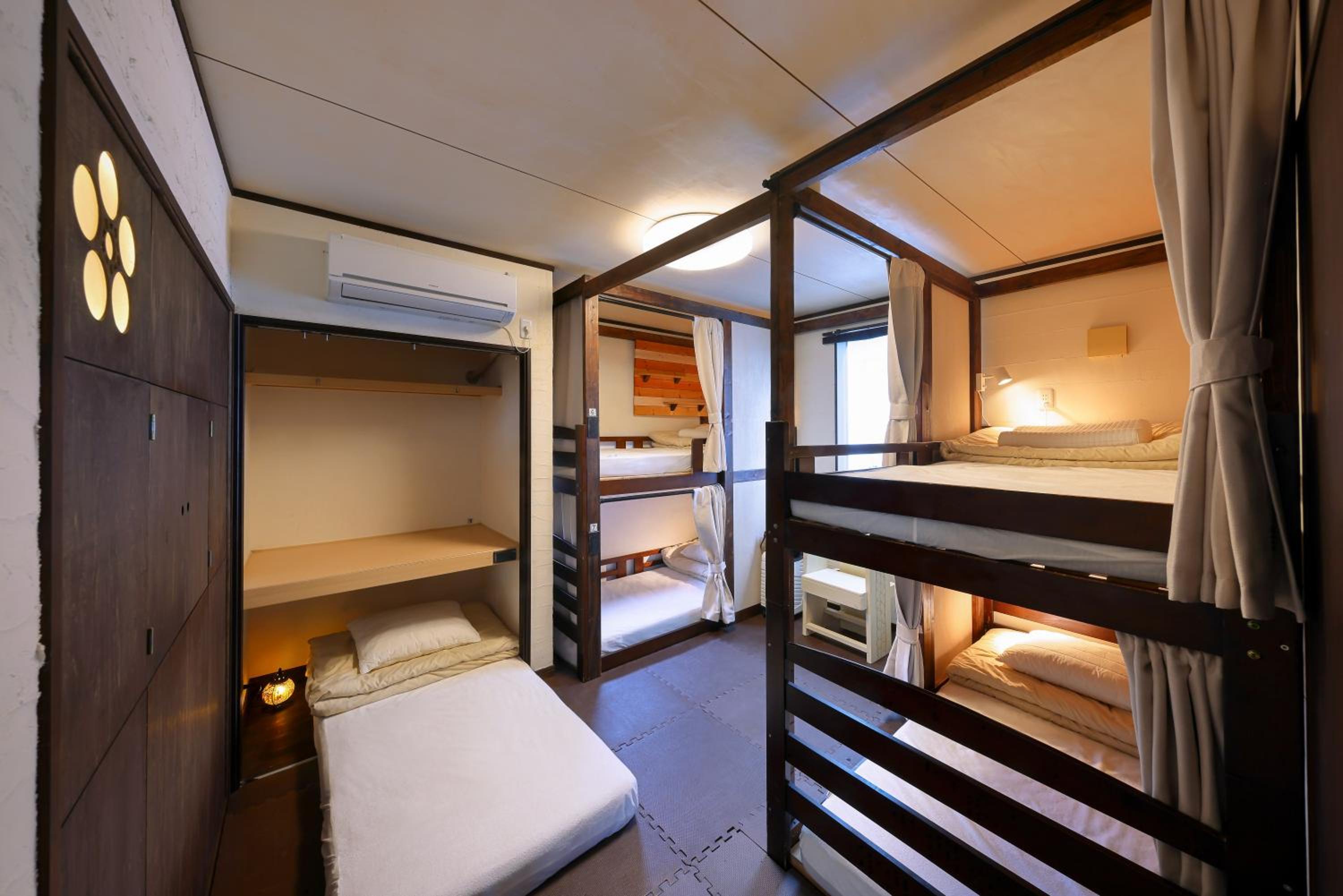 Single Bed in Mixed Dormitory Room