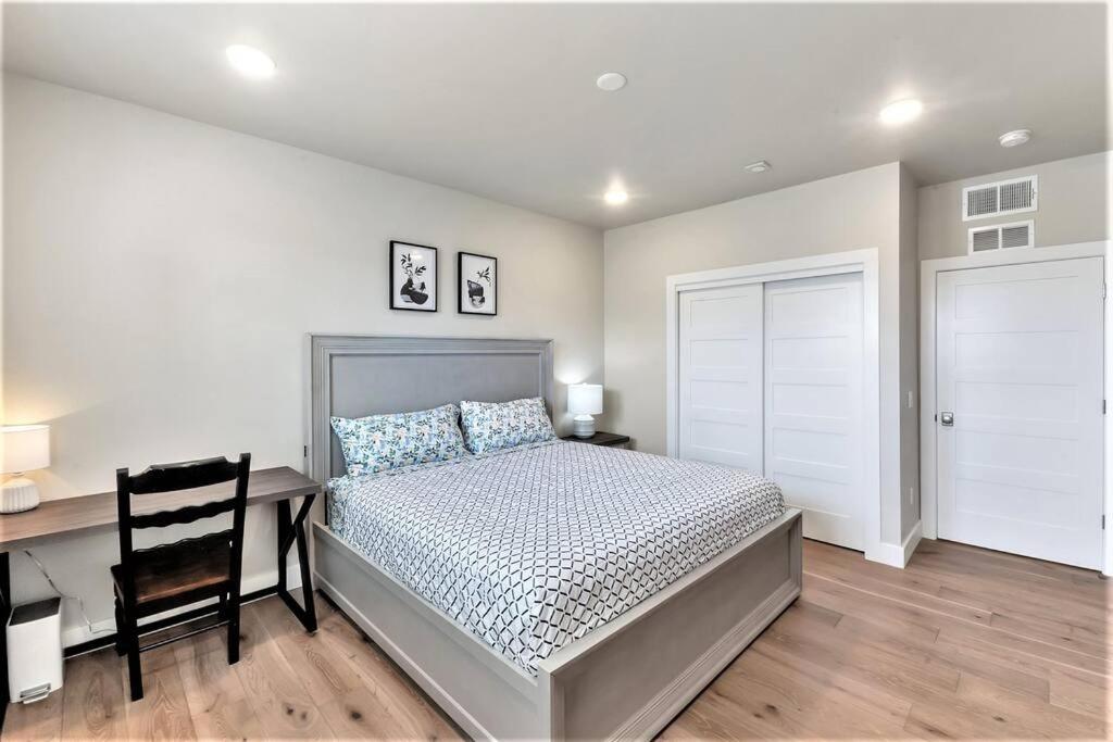 Three-Bedroom Apartment photo 1