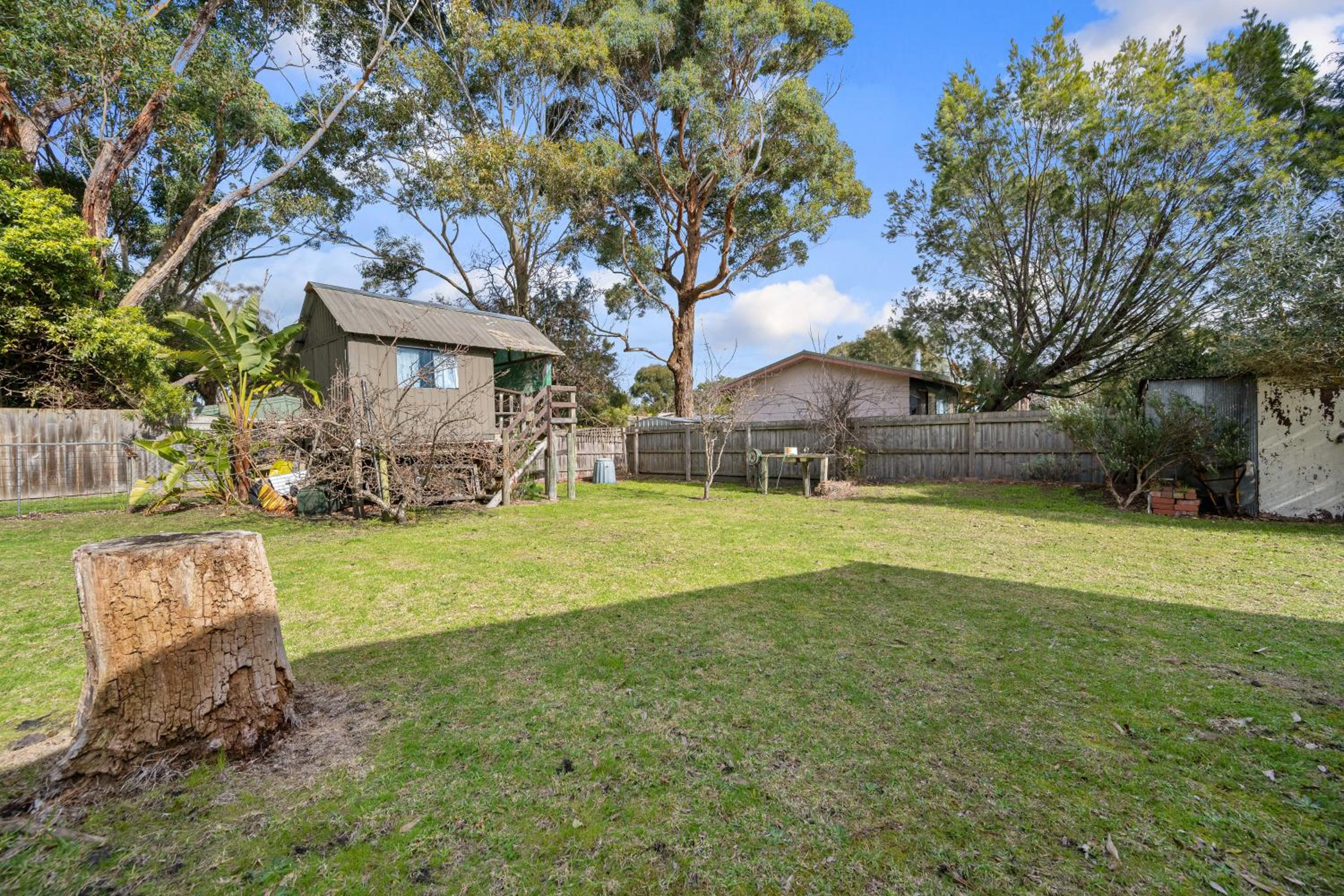 Three-Bedroom House photo 2