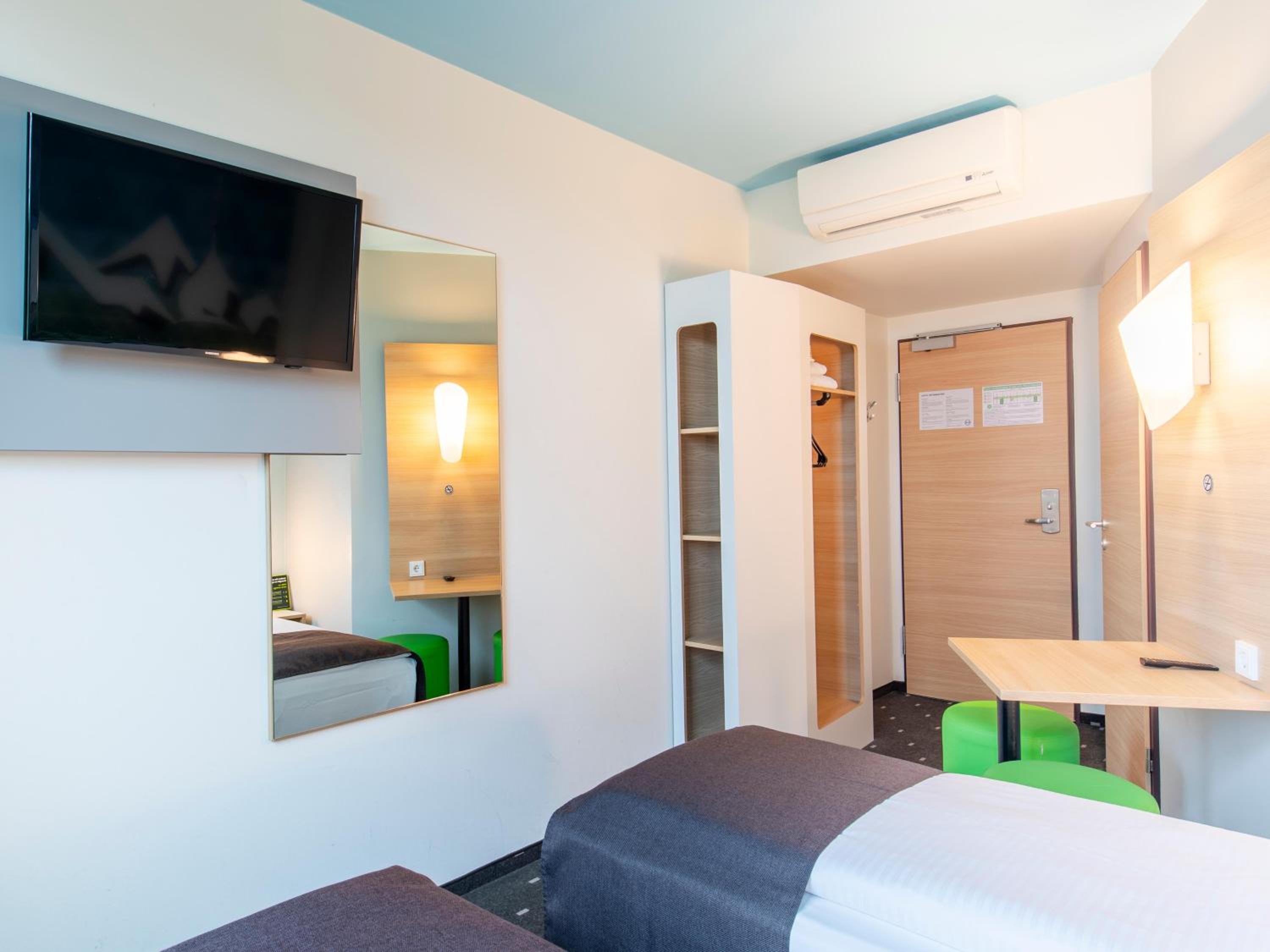 Twin Room - Photo 3