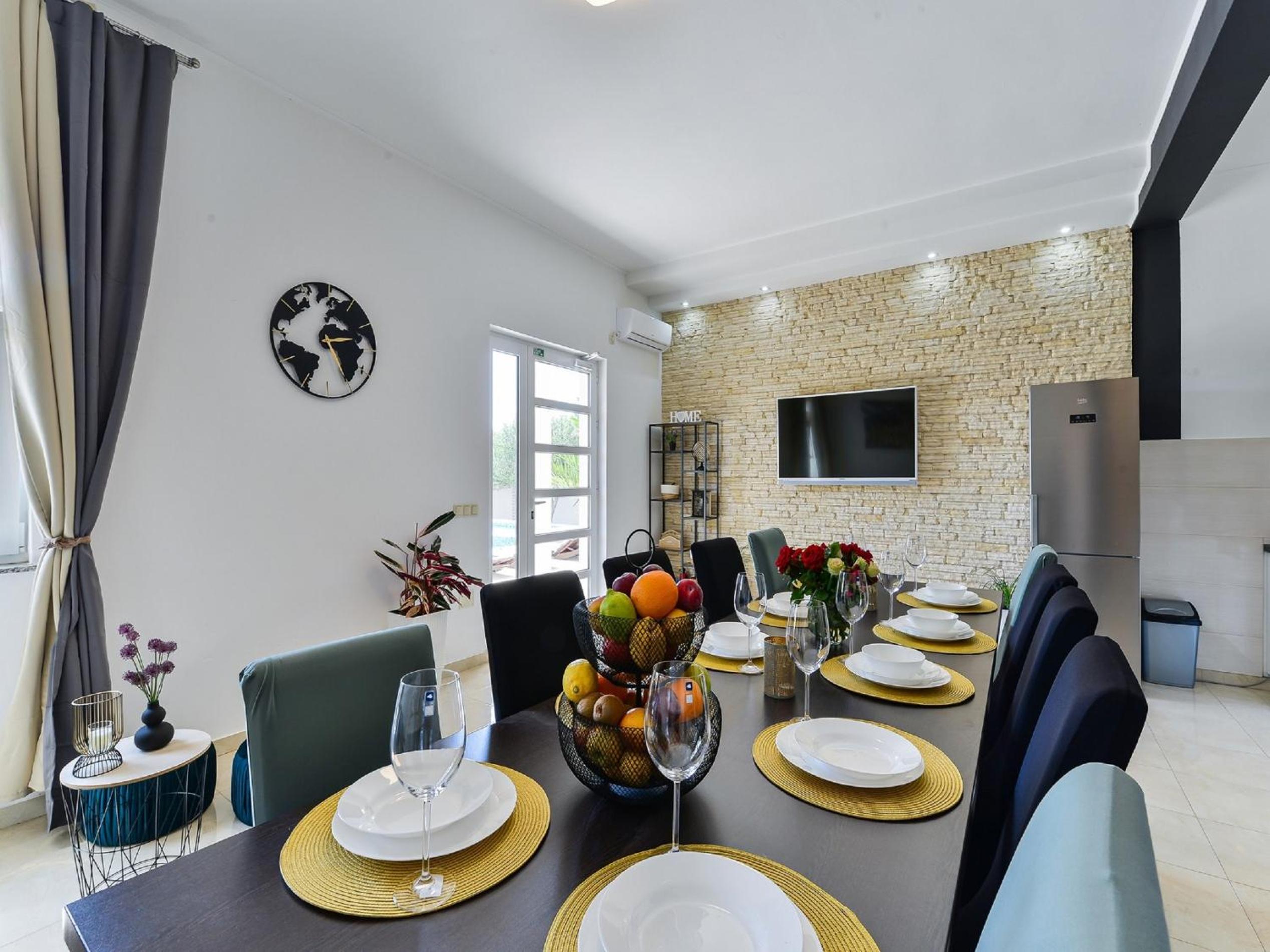 Villa photo 2