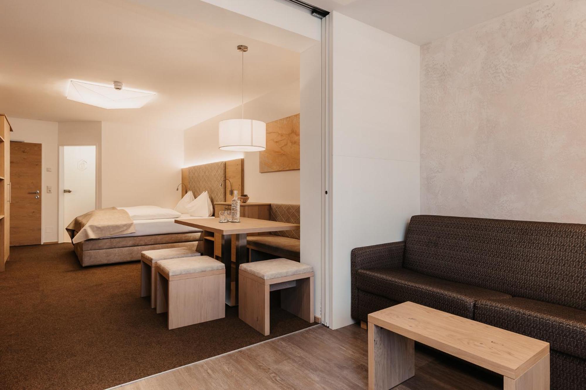 Apartment with Terrace - Photo 9