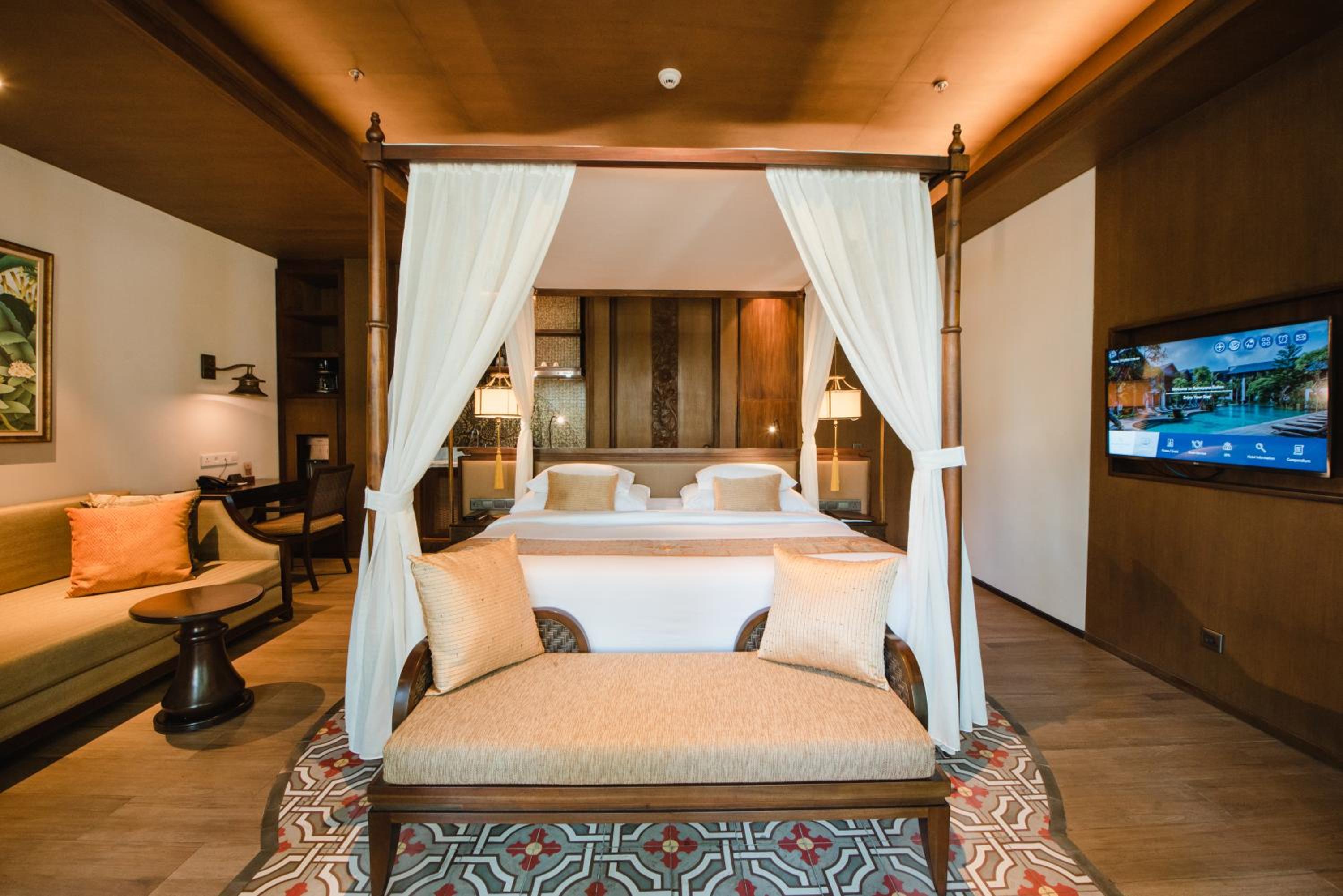 Honeymoon Suite with Daily Afternoon Tea and Club Lounge Access