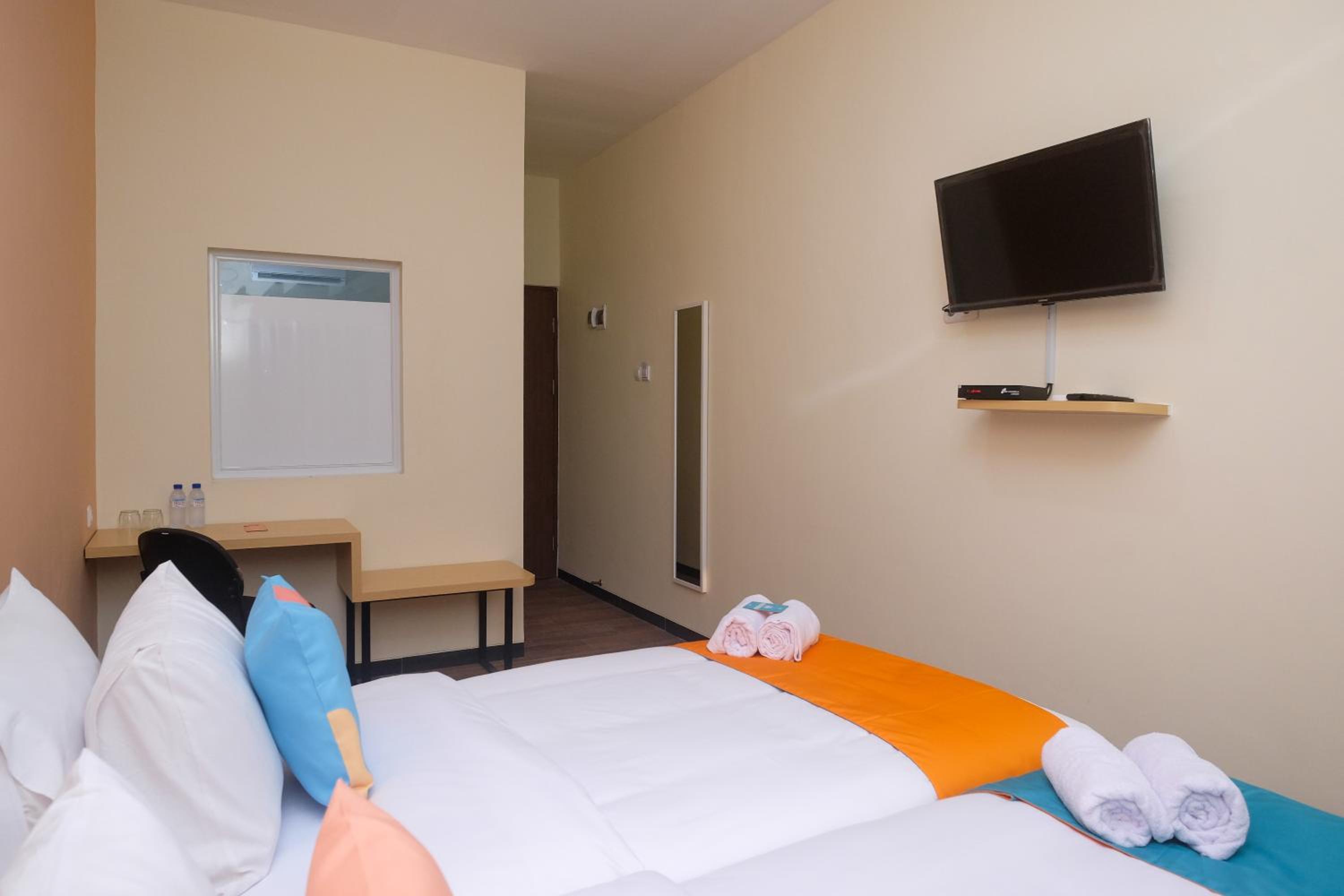 Deluxe Twin Room - Photo 13