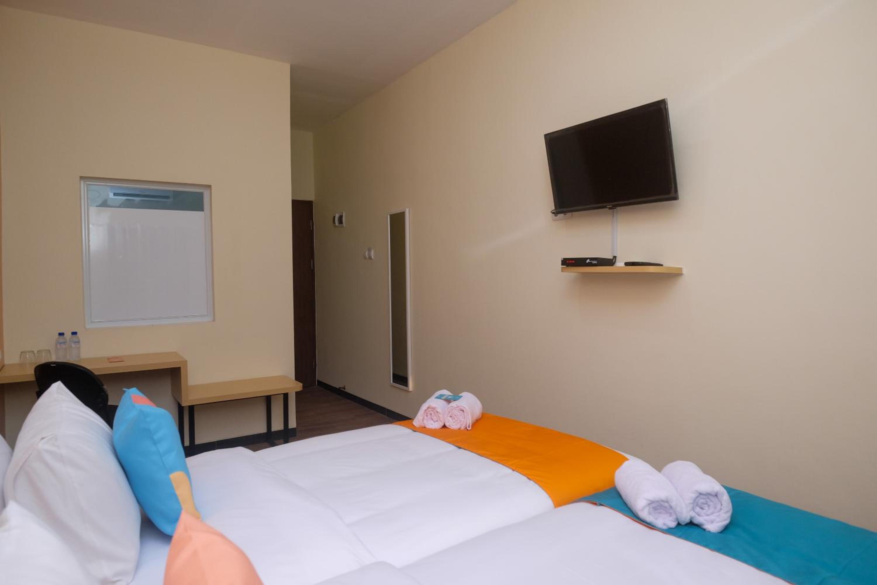 Deluxe Twin Room - Photo 11