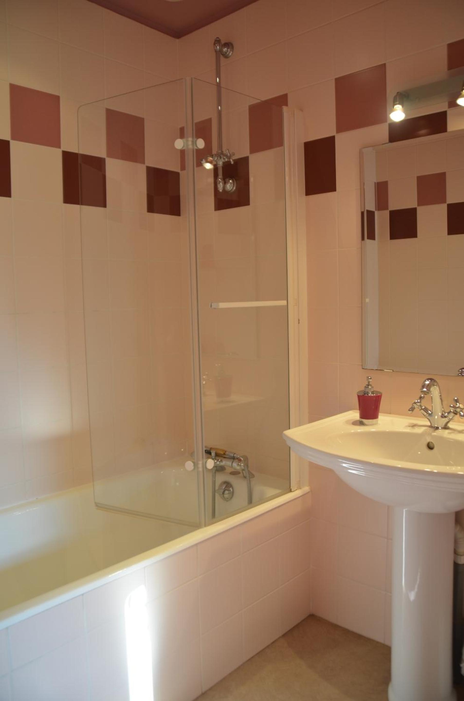 Triple Room with Private Bathroom - Photo 13