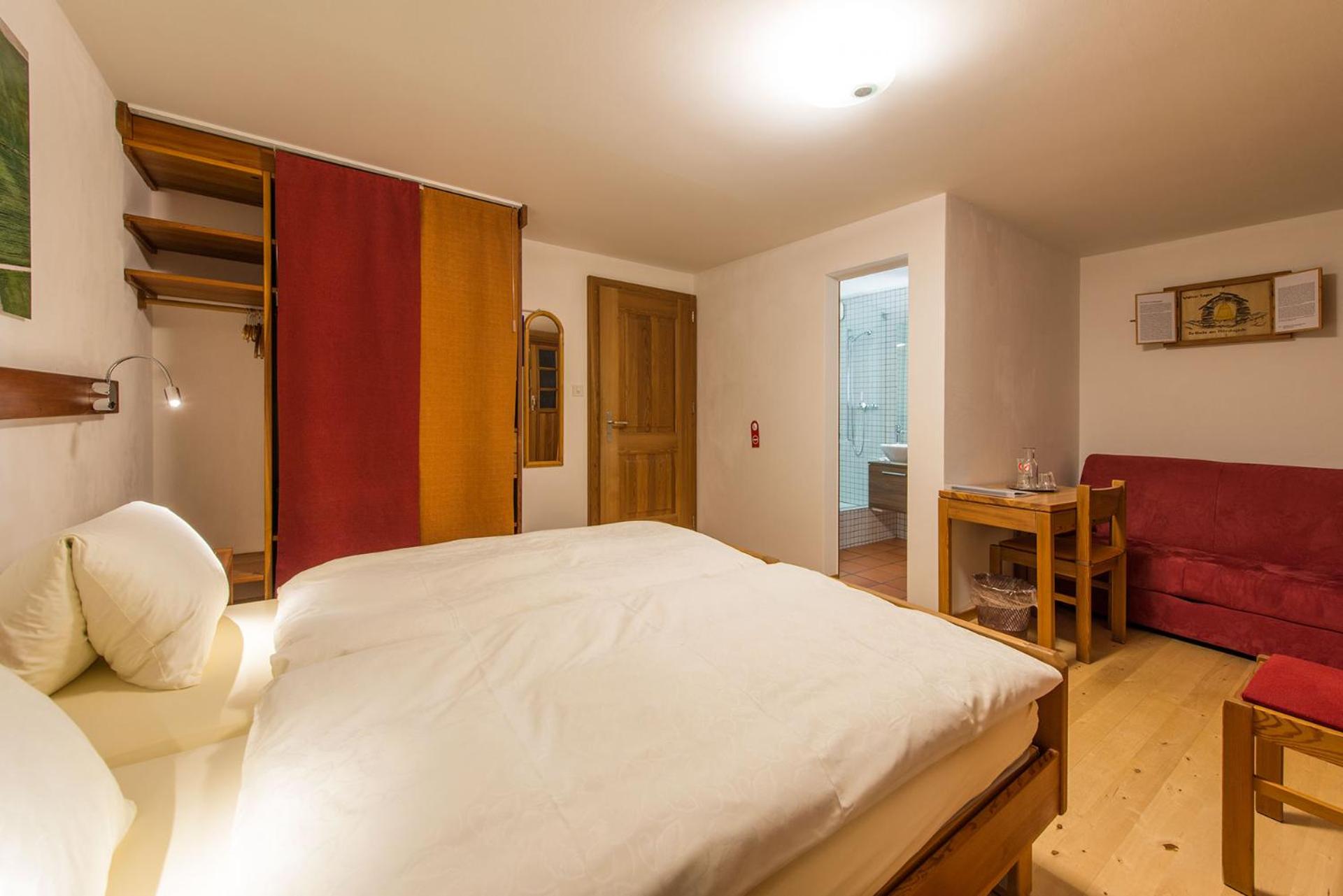 Family Suite with Balcony - Photo 2