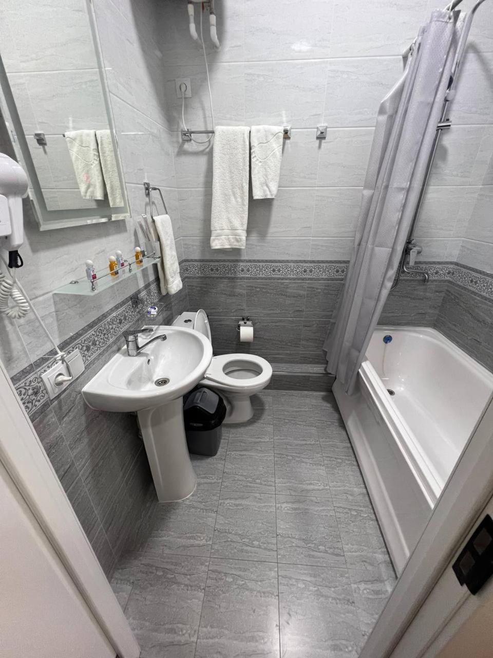 Classic Quadruple Room - Photo 6