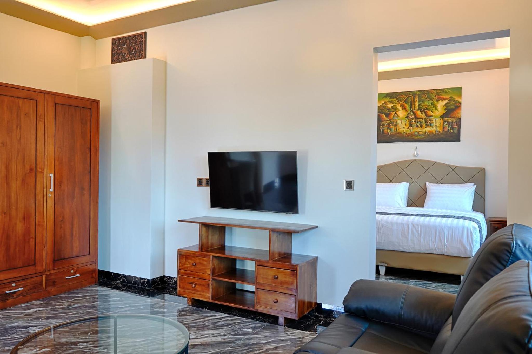 Executive Suite - Photo 11