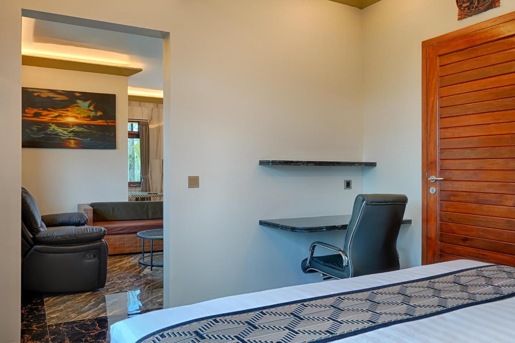 Executive Suite - Photo 9
