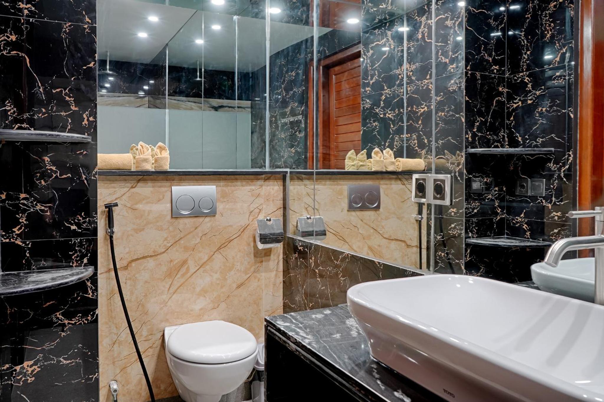 Executive Suite - Photo 6