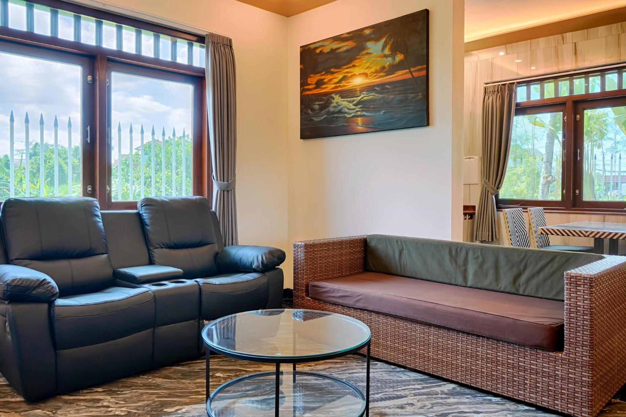 Executive Suite - Photo 8