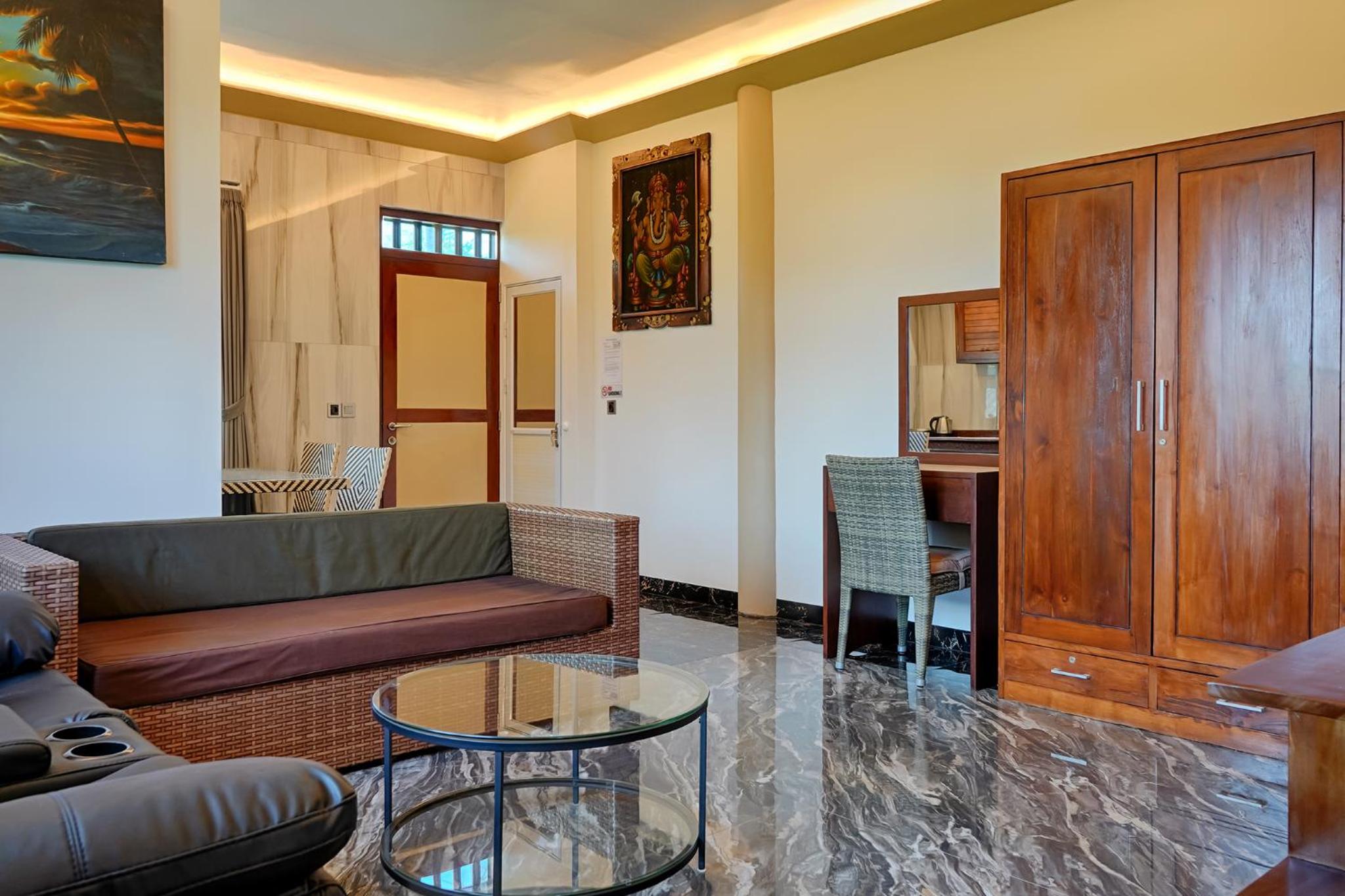 Executive Suite - Photo 12