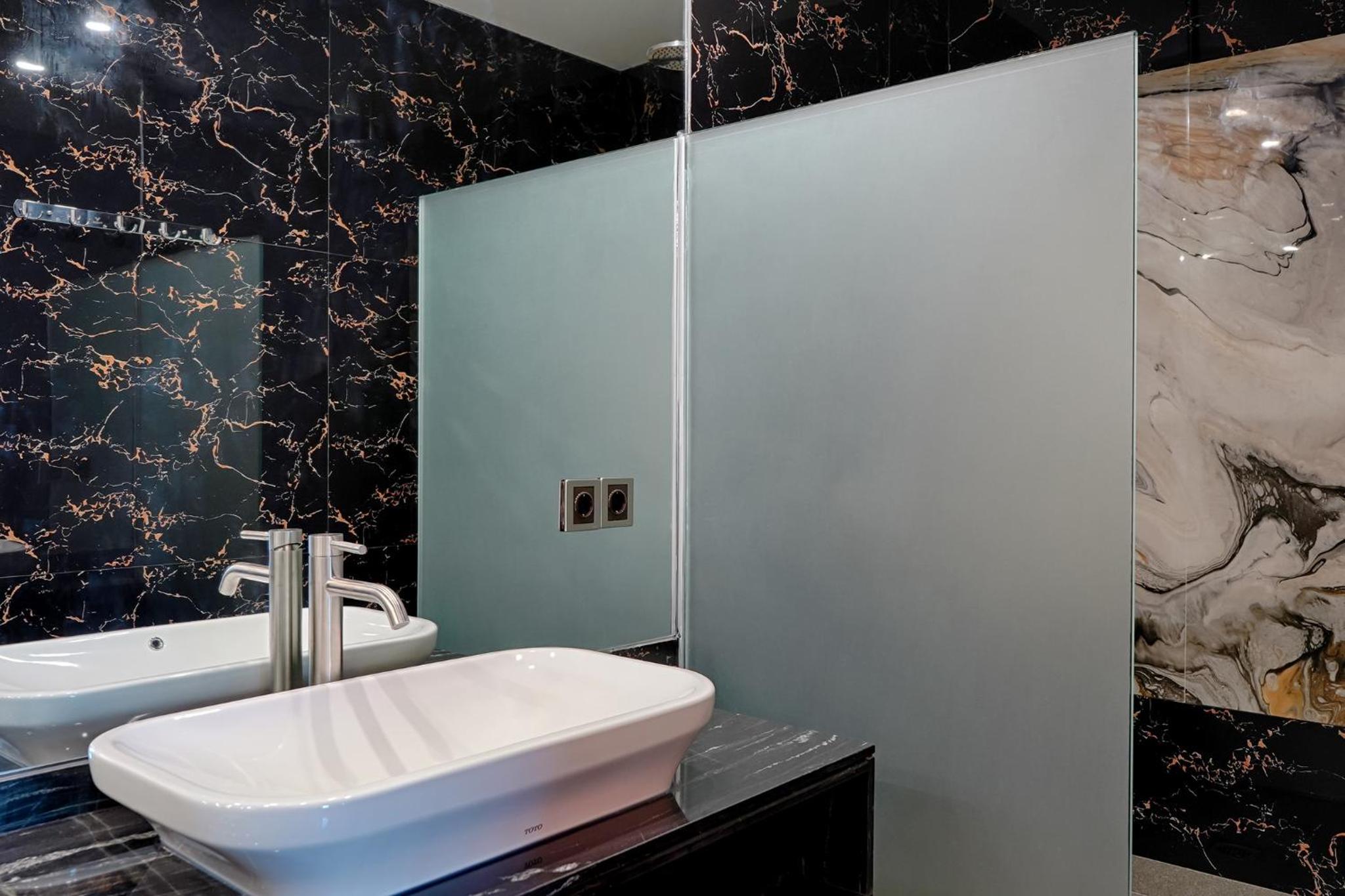 Executive Suite - Photo 5