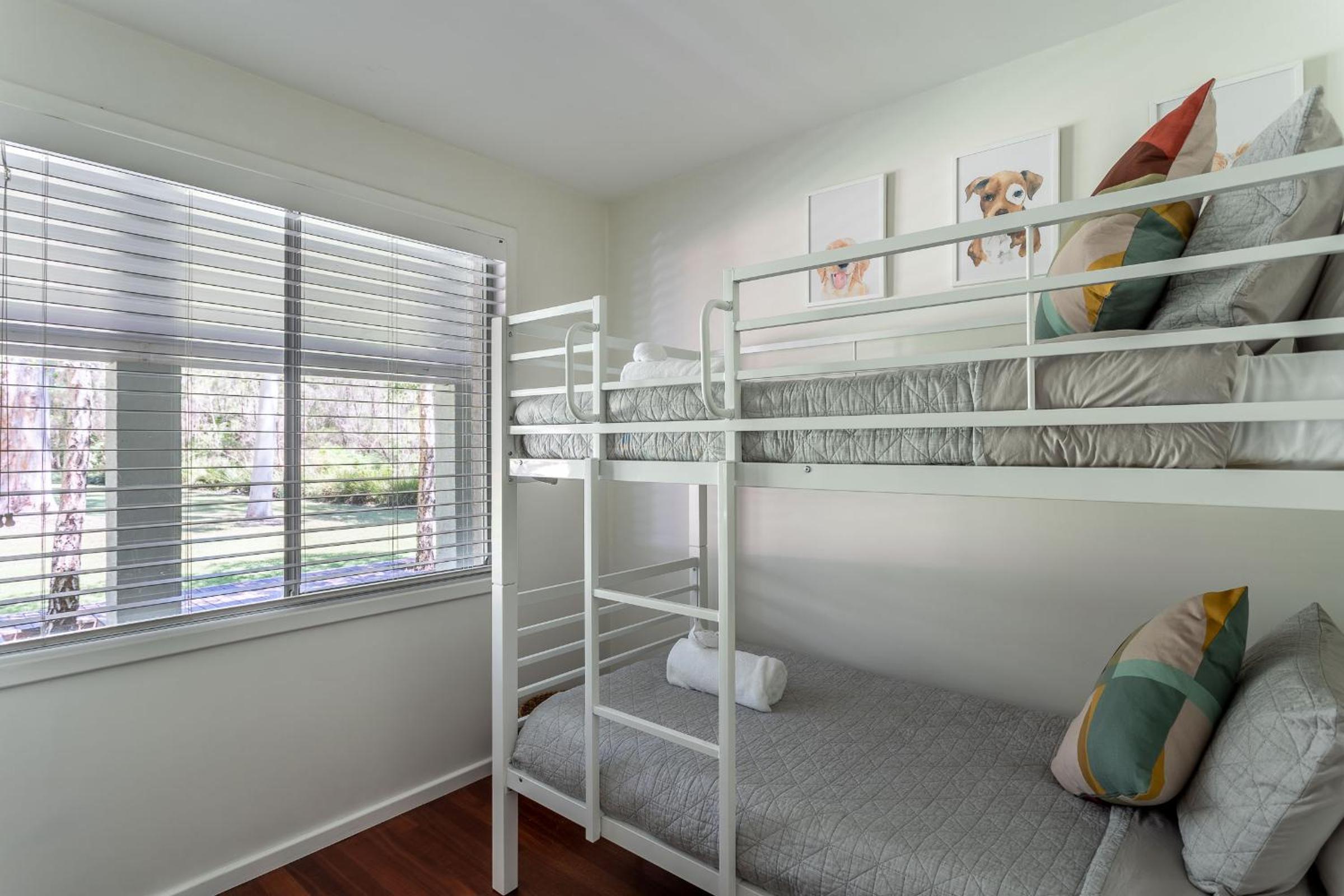 Five-Bedroom House photo 1