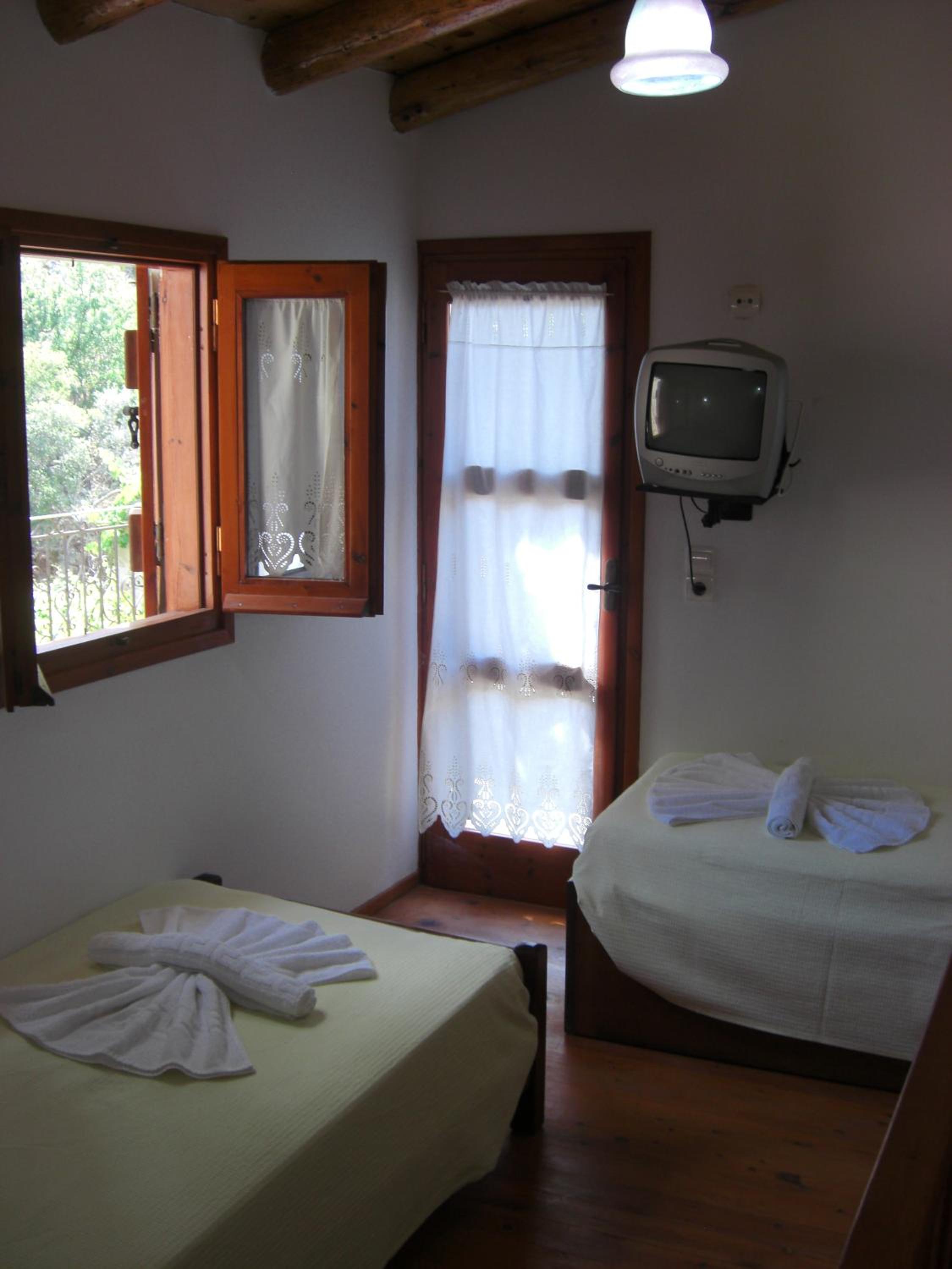 One-Bedroom Apartment - Split Level - Left Side of the Central Road photo 2