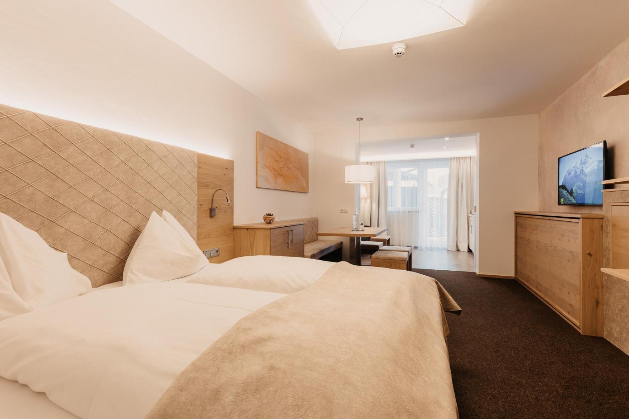 Apartment with Terrace - Photo 4