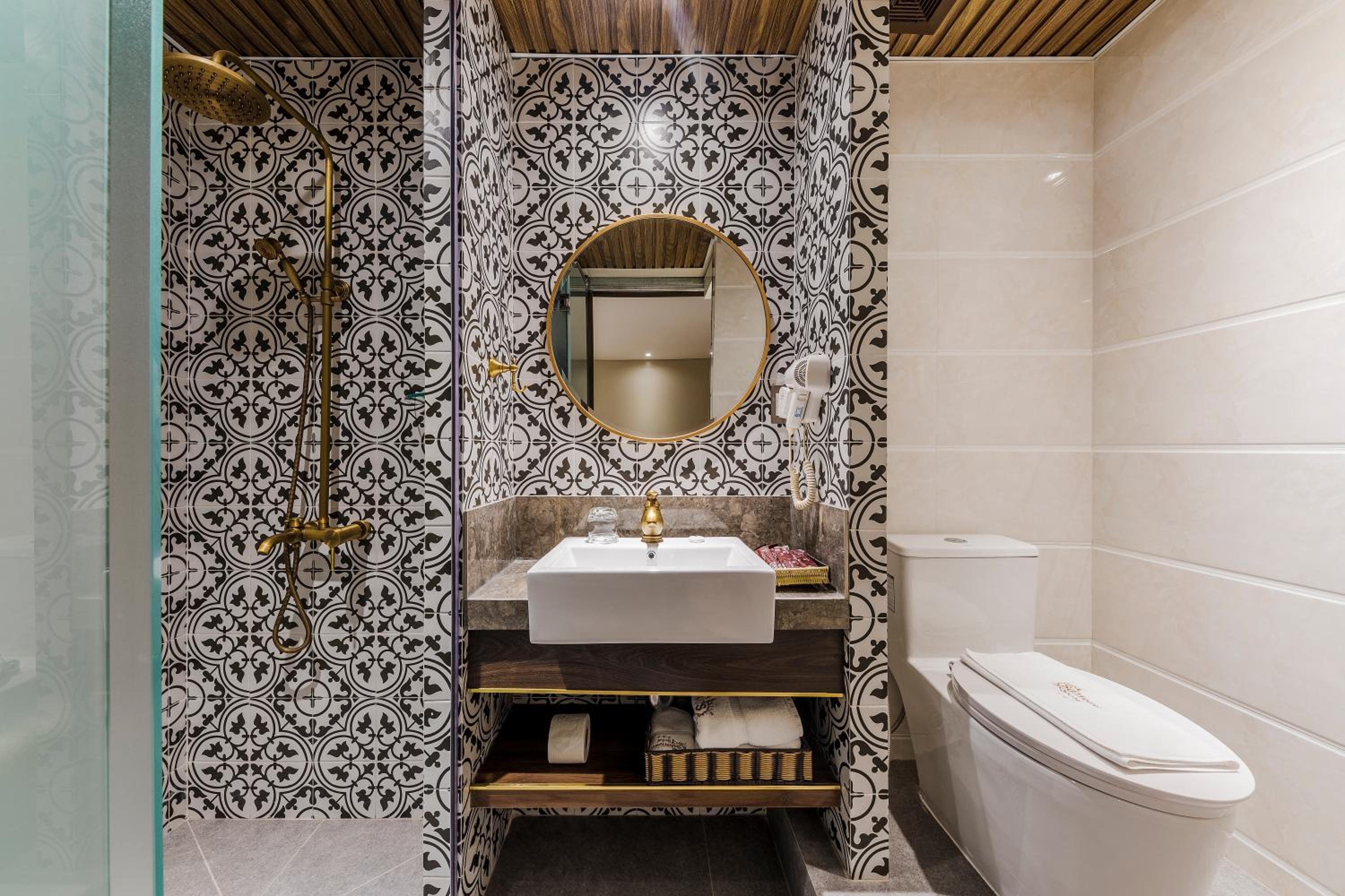 Twin Room with Bath photo 2