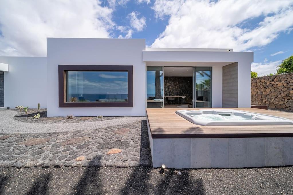 Villa photo 2