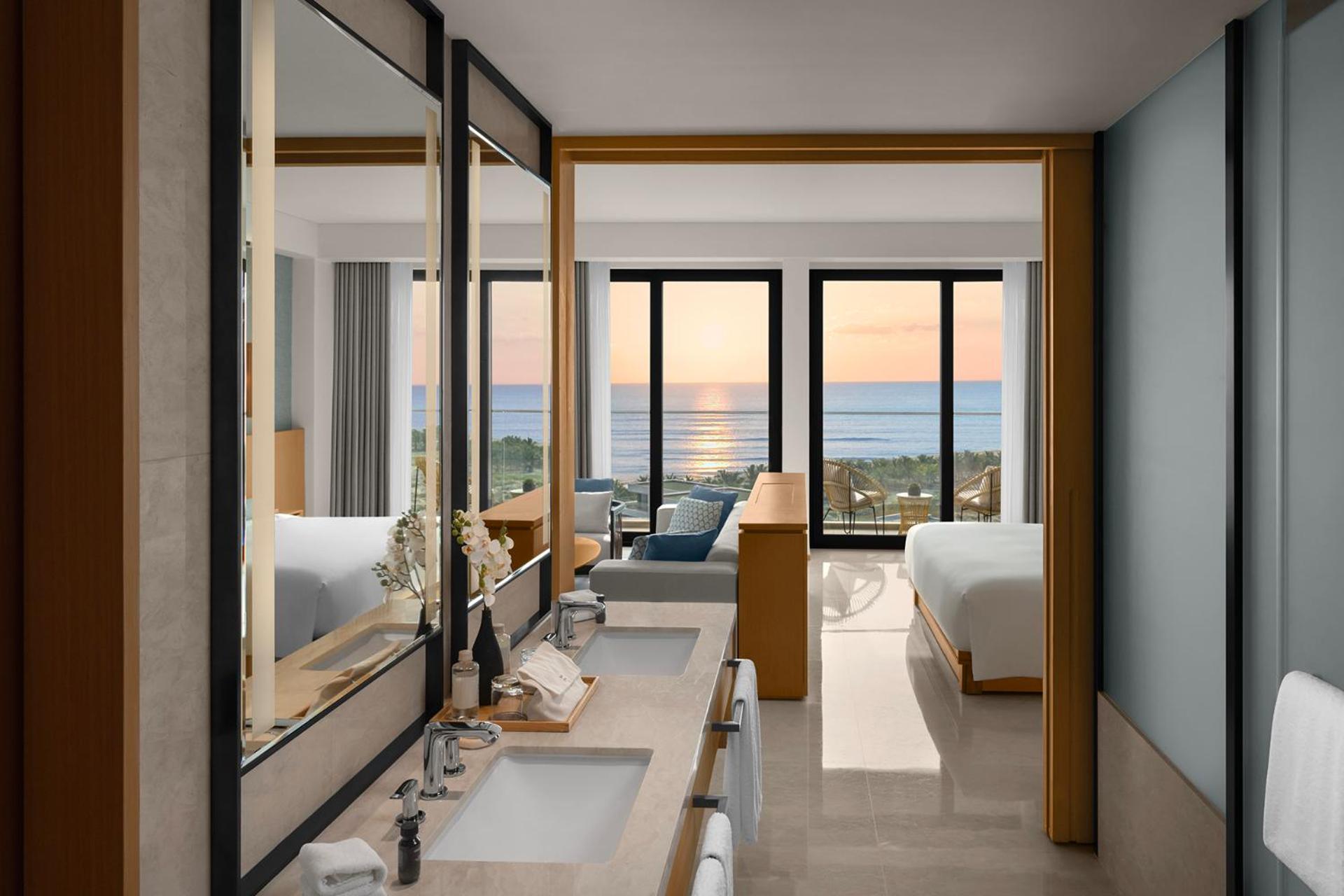 Corner Suite Twin Ocean View with Monogram Lounge Access - Mini-bar included once per stay, Daily Guest Activities - Photo 8