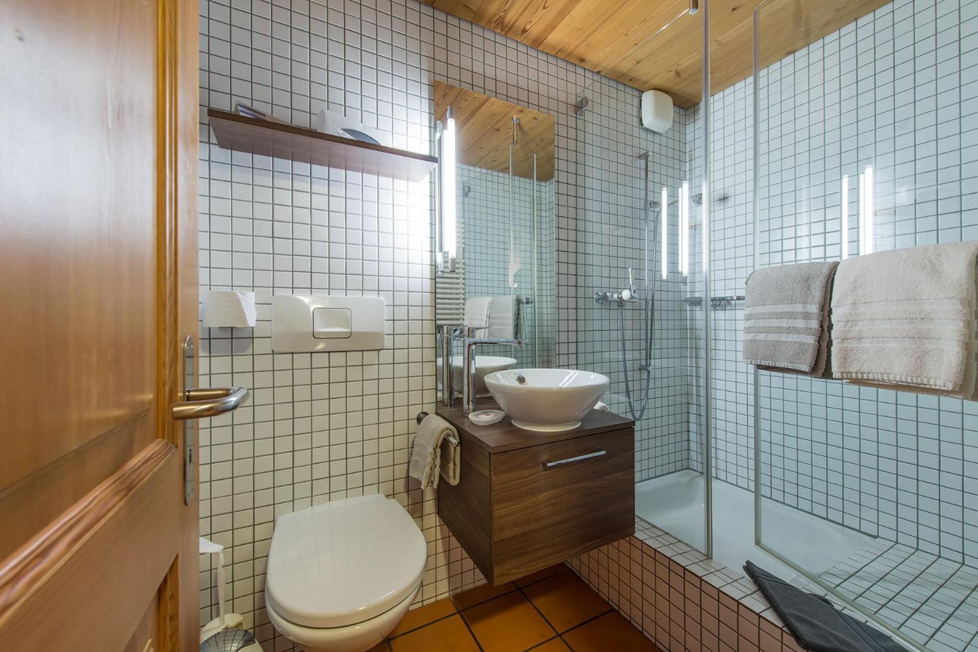 Family Suite with Balcony - Photo 5