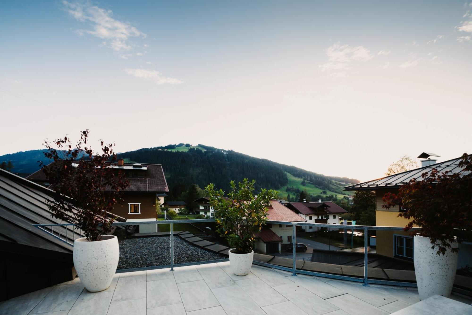 Apartment with Balcony - Photo 5