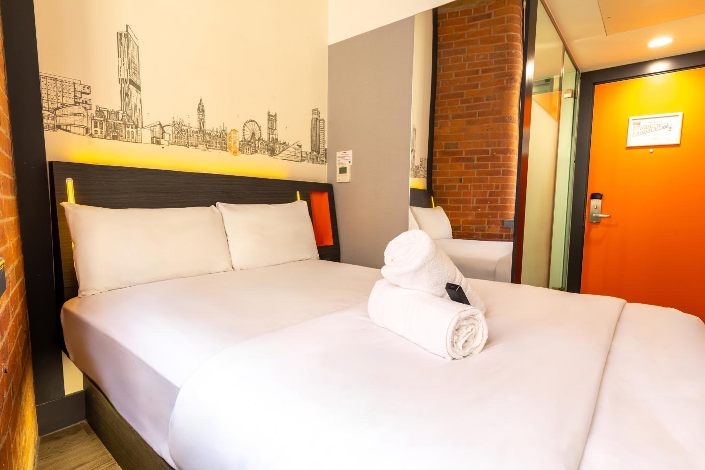Double Room with Window - Photo 1