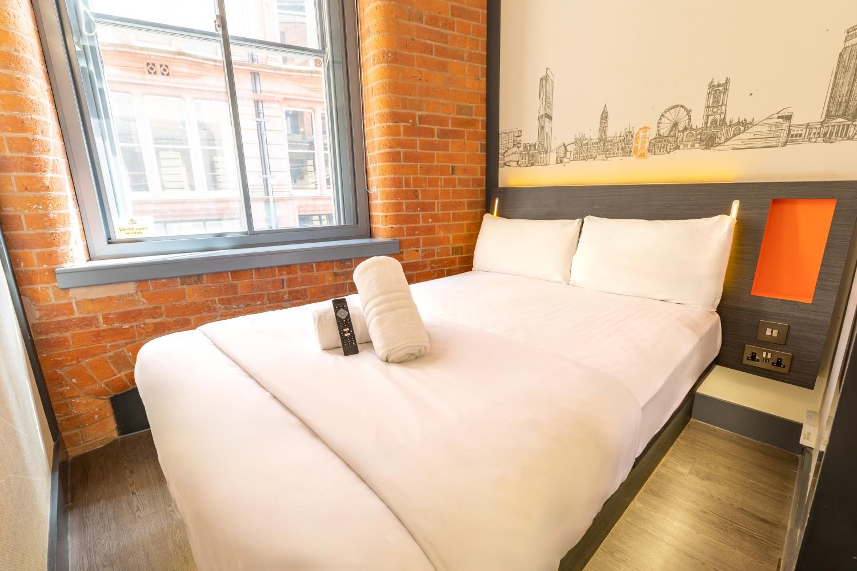 Double Room with Window - Photo 4