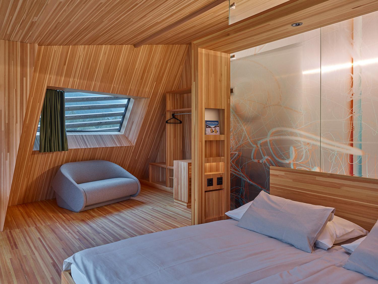 Deluxe Double Room (2 Adults + 1 Child) - Photo 1