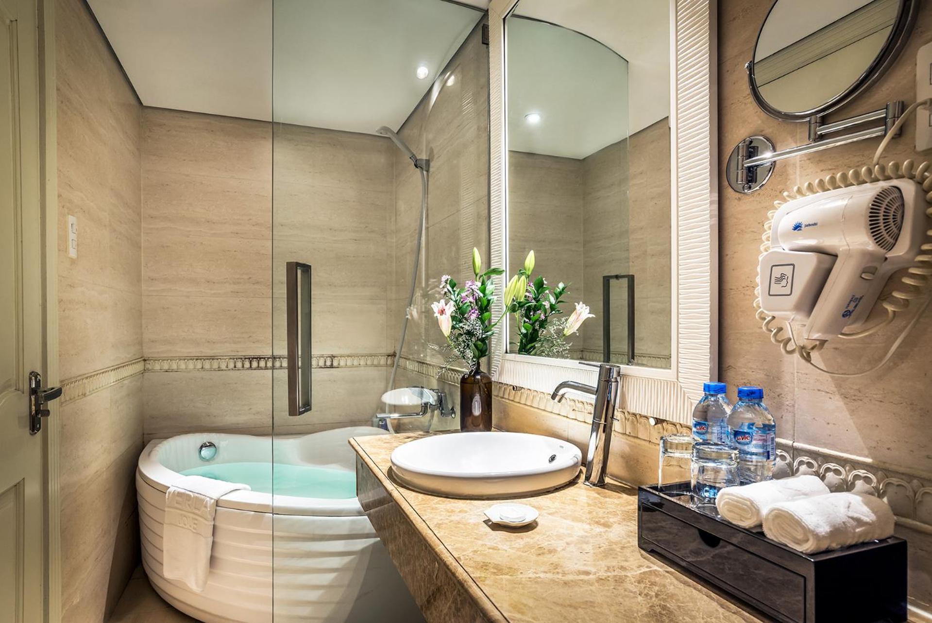 Deluxe Double or Twin (with Afternoon tea) – No Window. photo 2