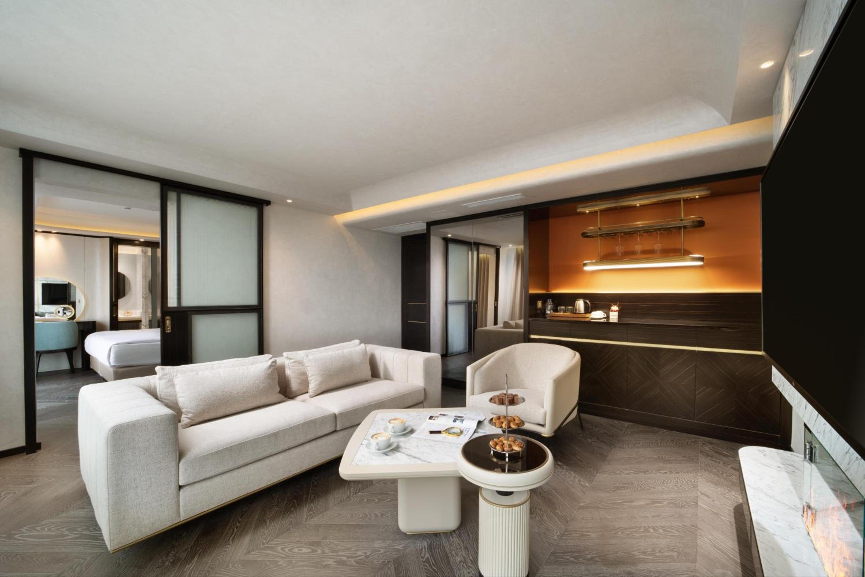 King Suite with Balcony photo 2
