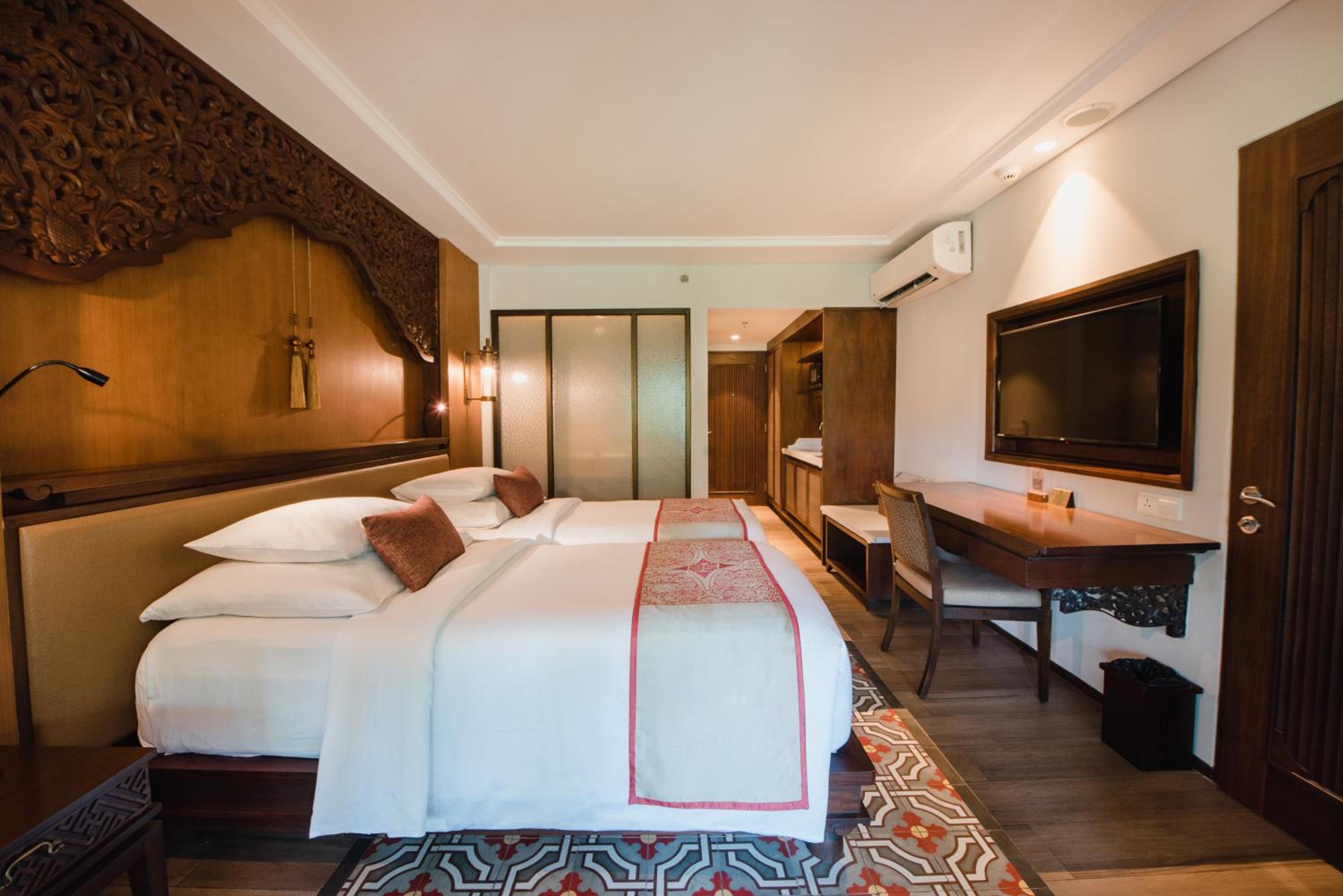 Royal Family Suite Interconnecting with Daily Afternoon Tea and Club Lounge Access