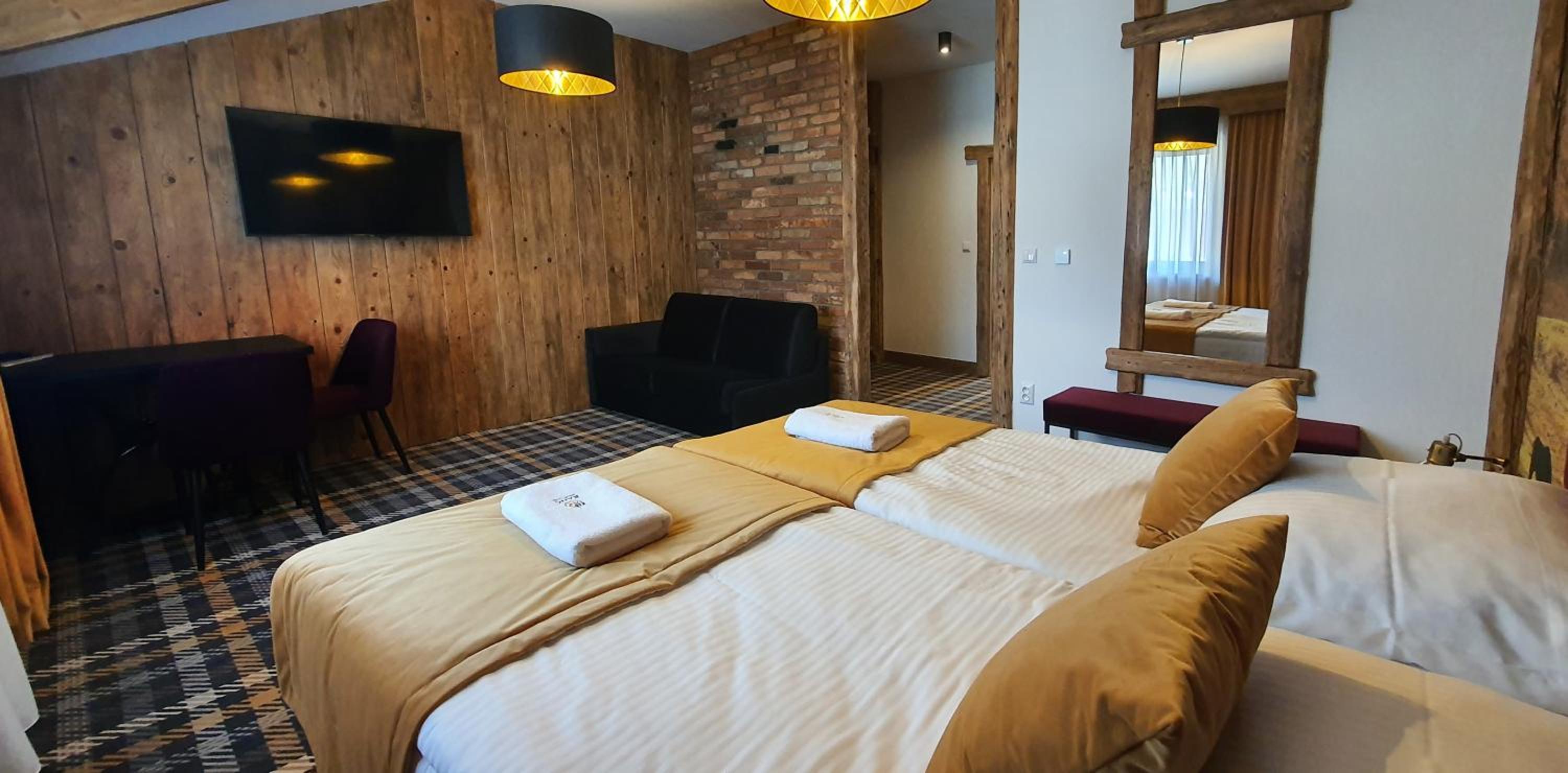 Deluxe Double Room with Extra Bed photo 3