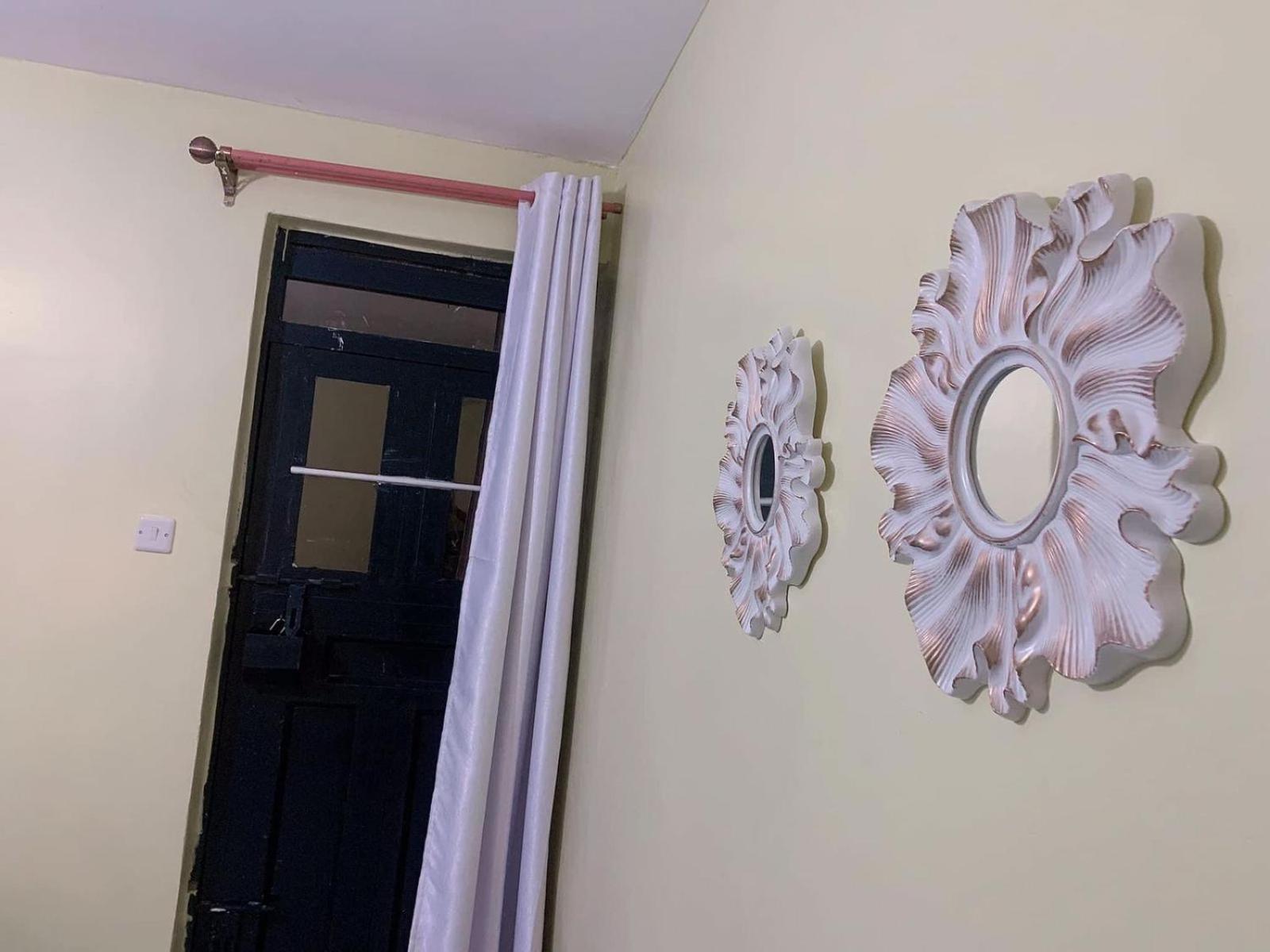 One-Bedroom Apartment - Photo 3