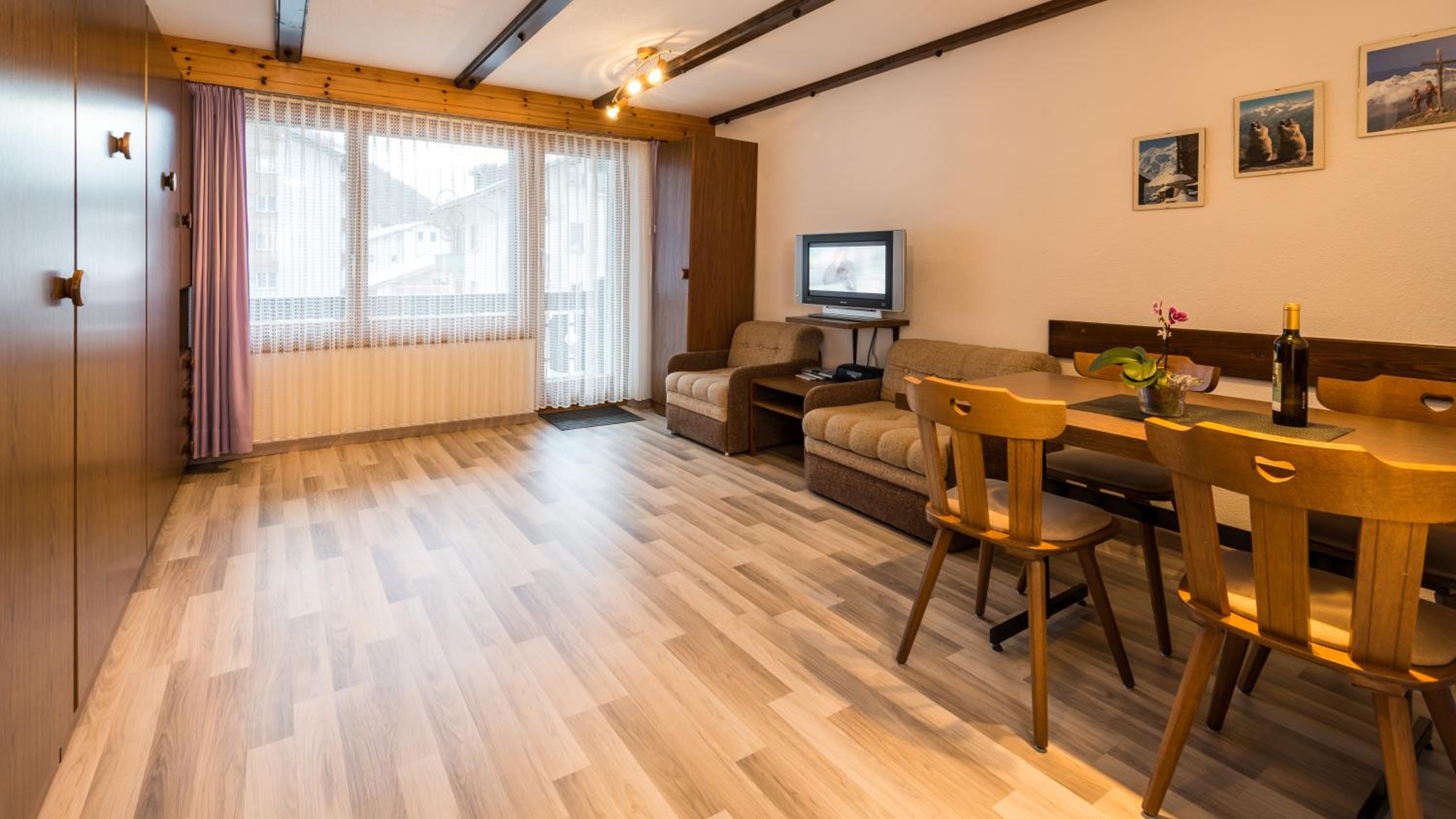 Studio (2 Adults)