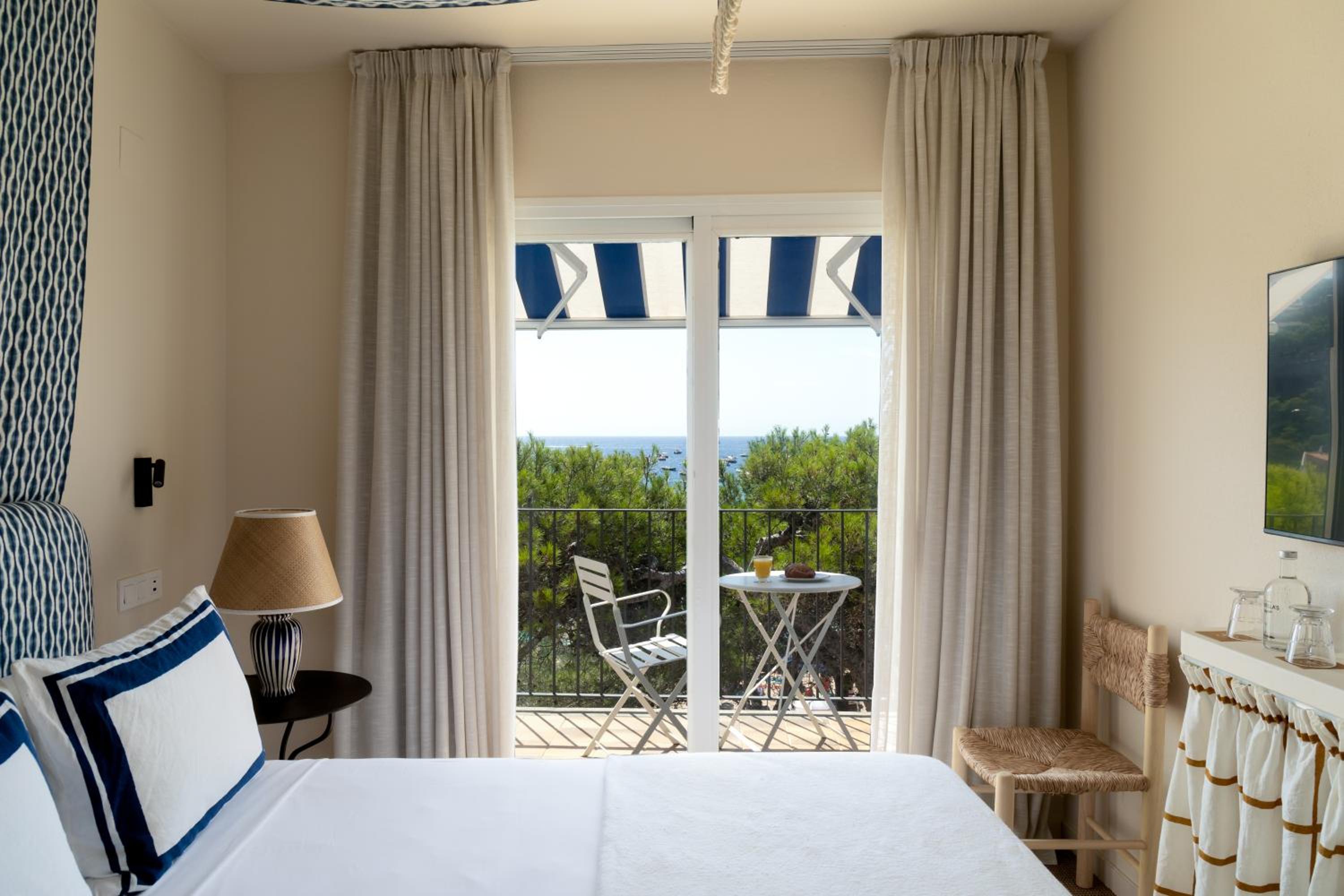 Deluxe Double Room with Sea View photo 2
