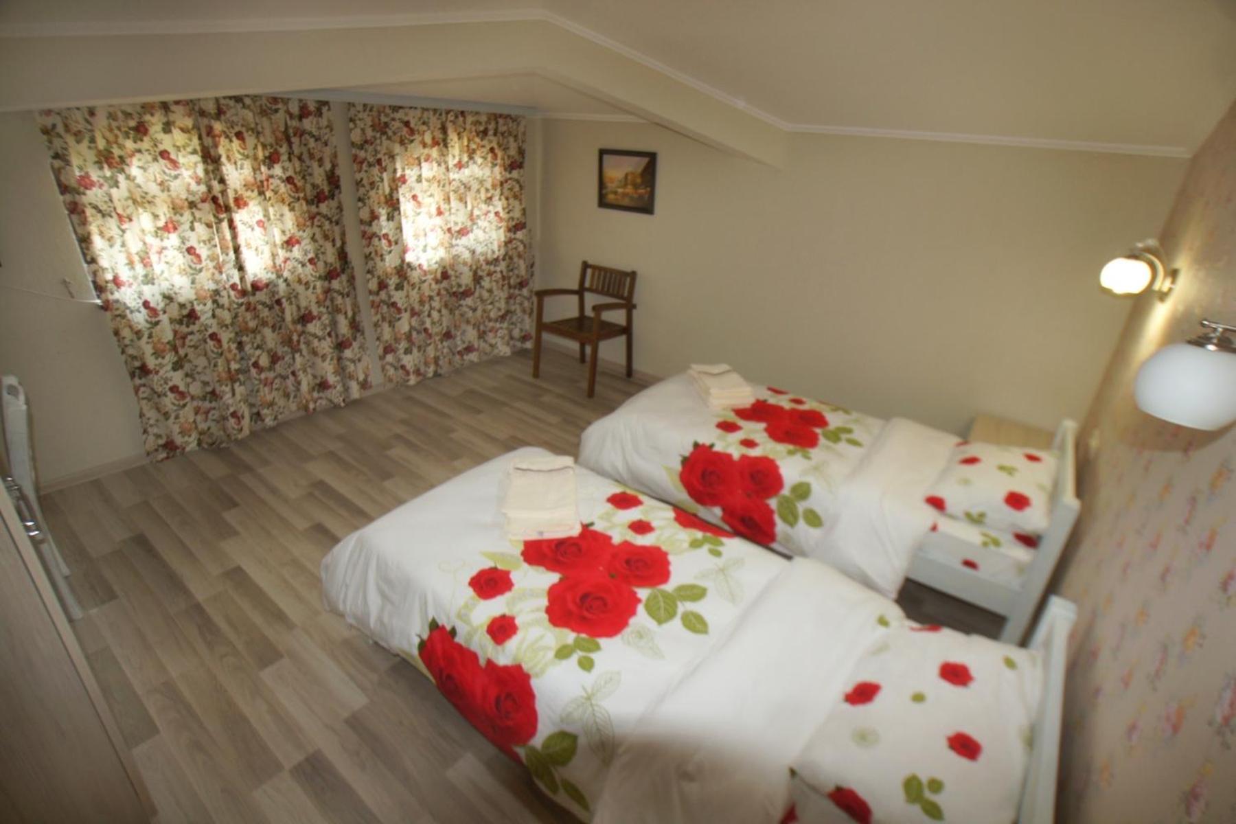 Twin Room - Photo 3