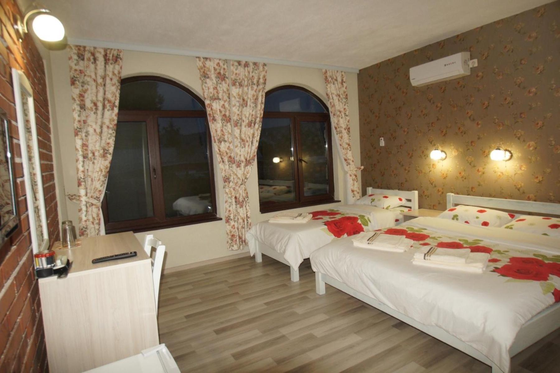 Suite with Terrace - Photo 3